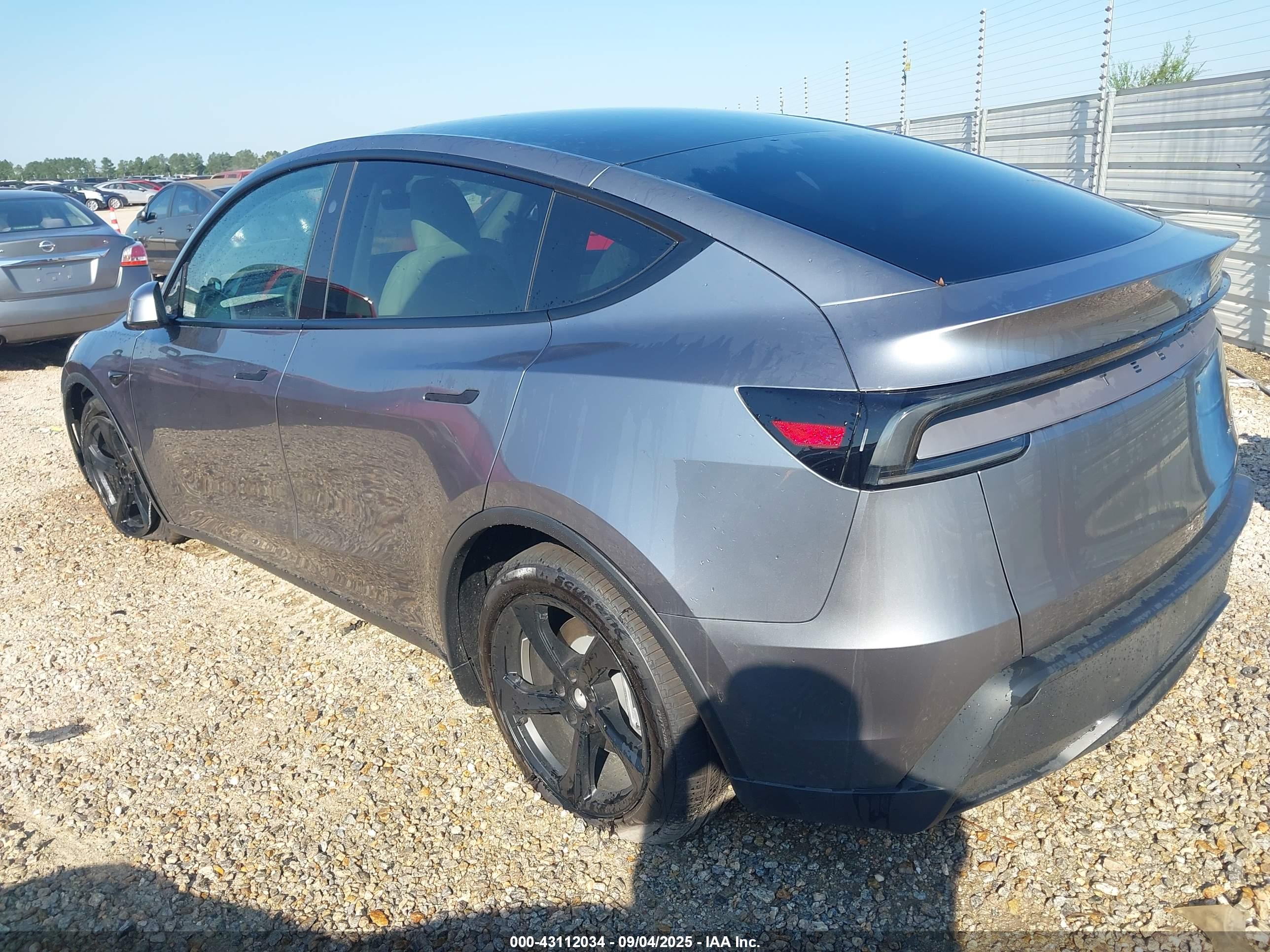TESLA MODEL image 3