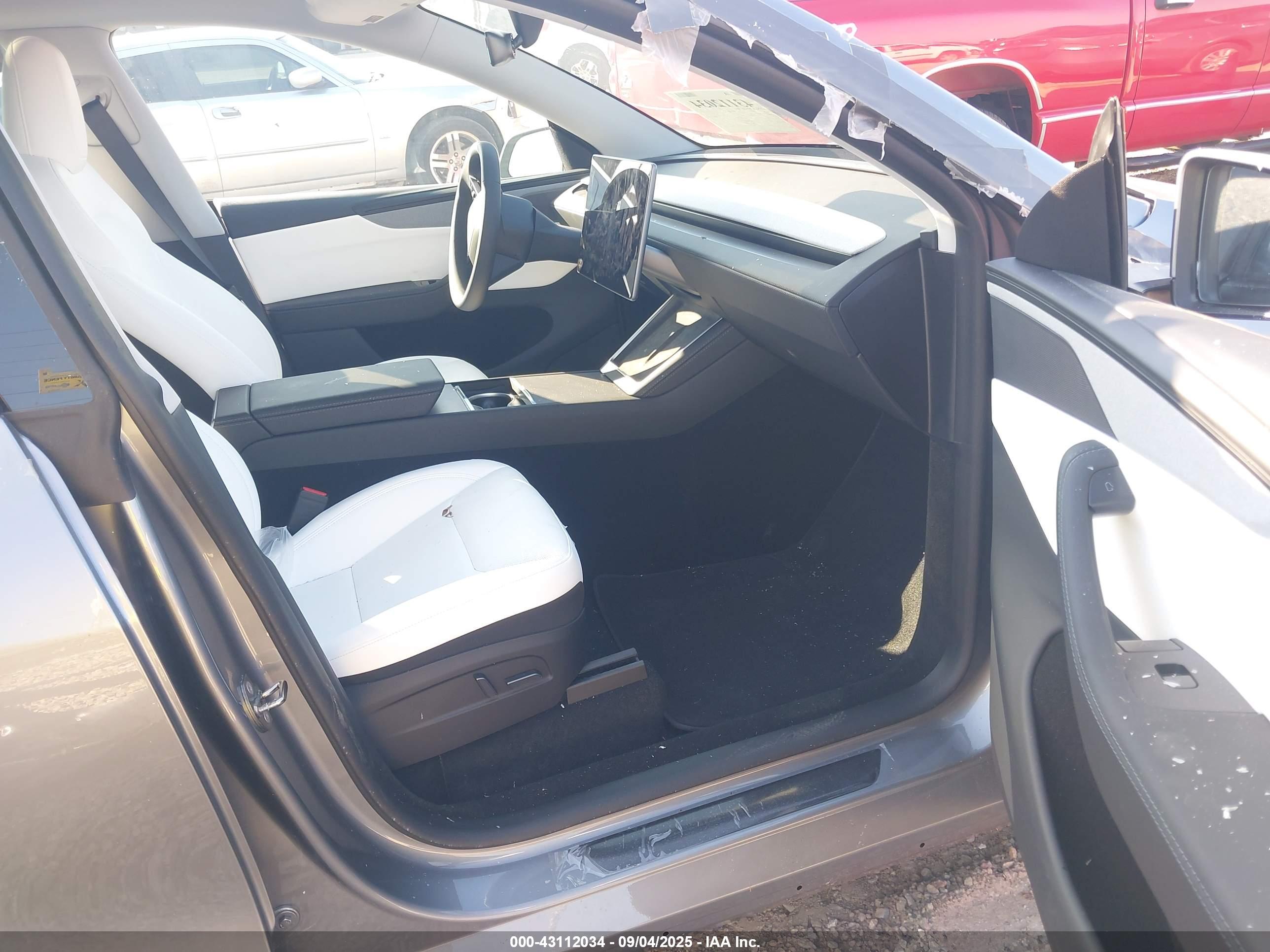 TESLA MODEL image 5