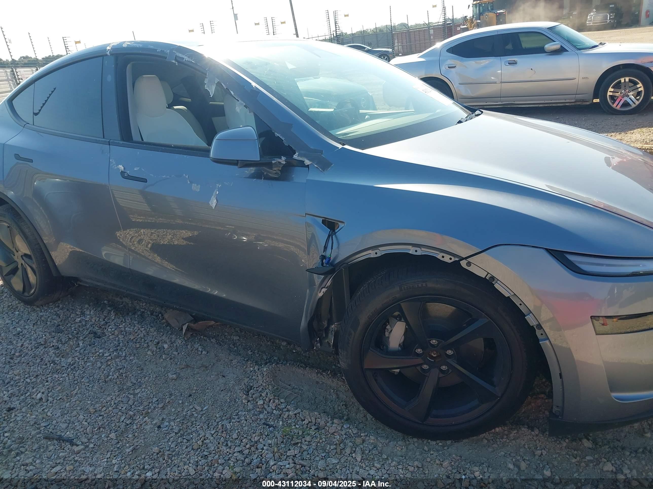 TESLA MODEL image 6