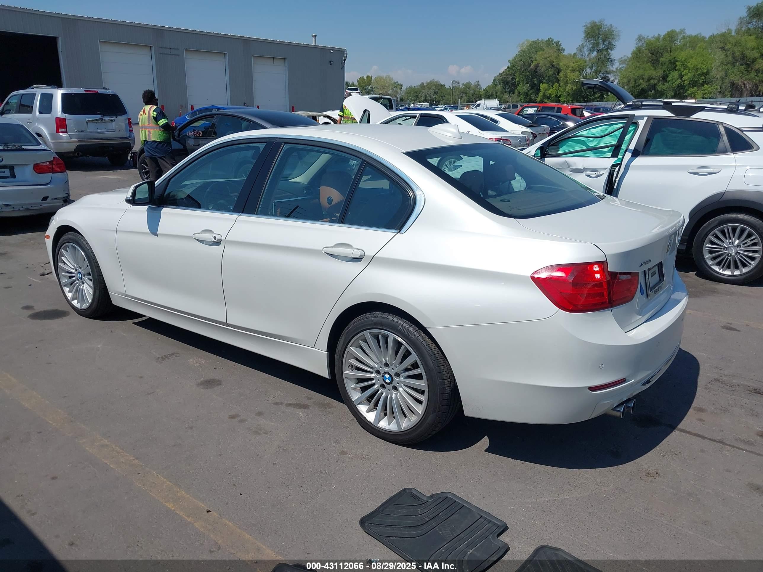 BMW 328I image 3