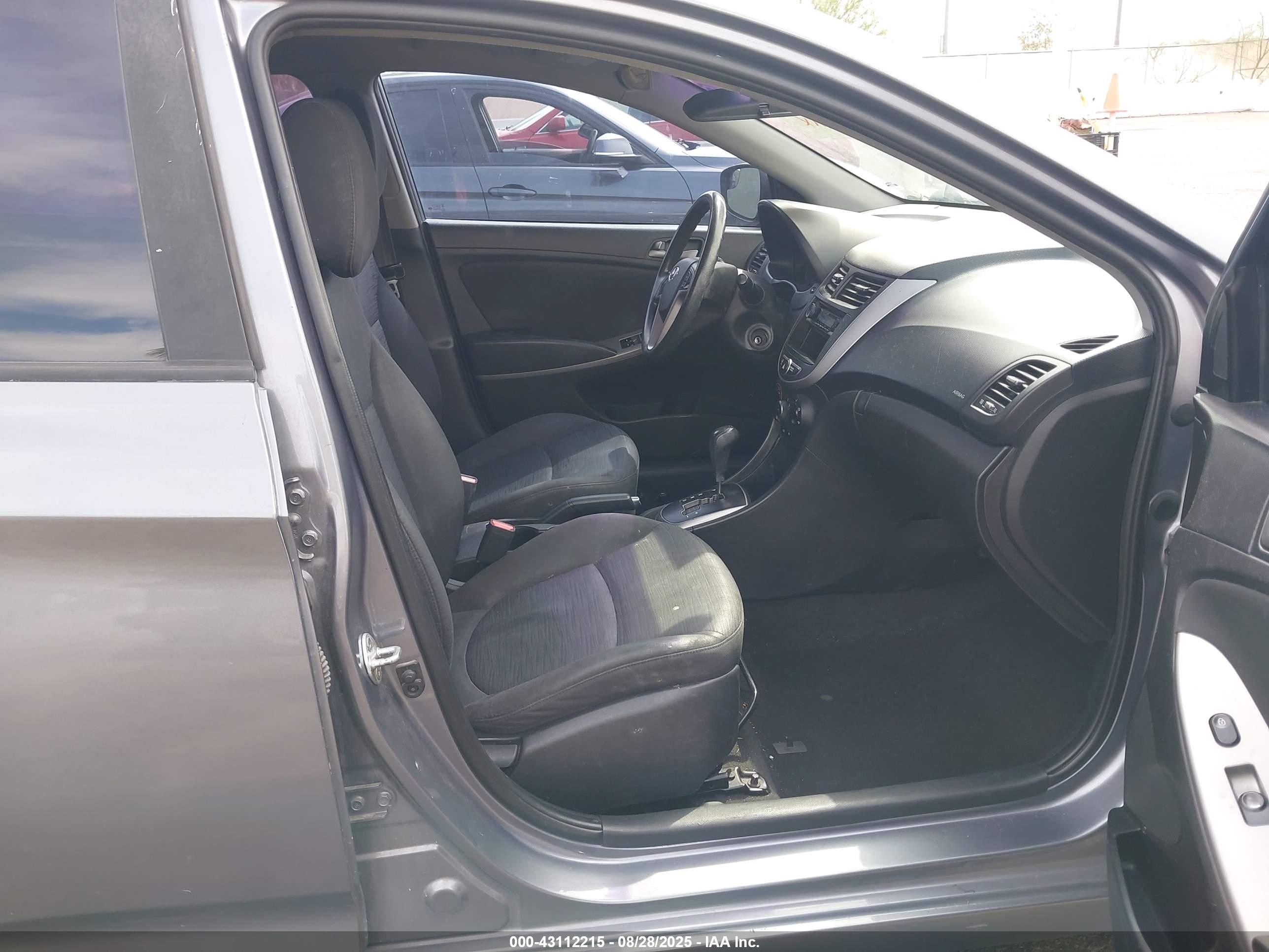 HYUNDAI ACCENT image 5