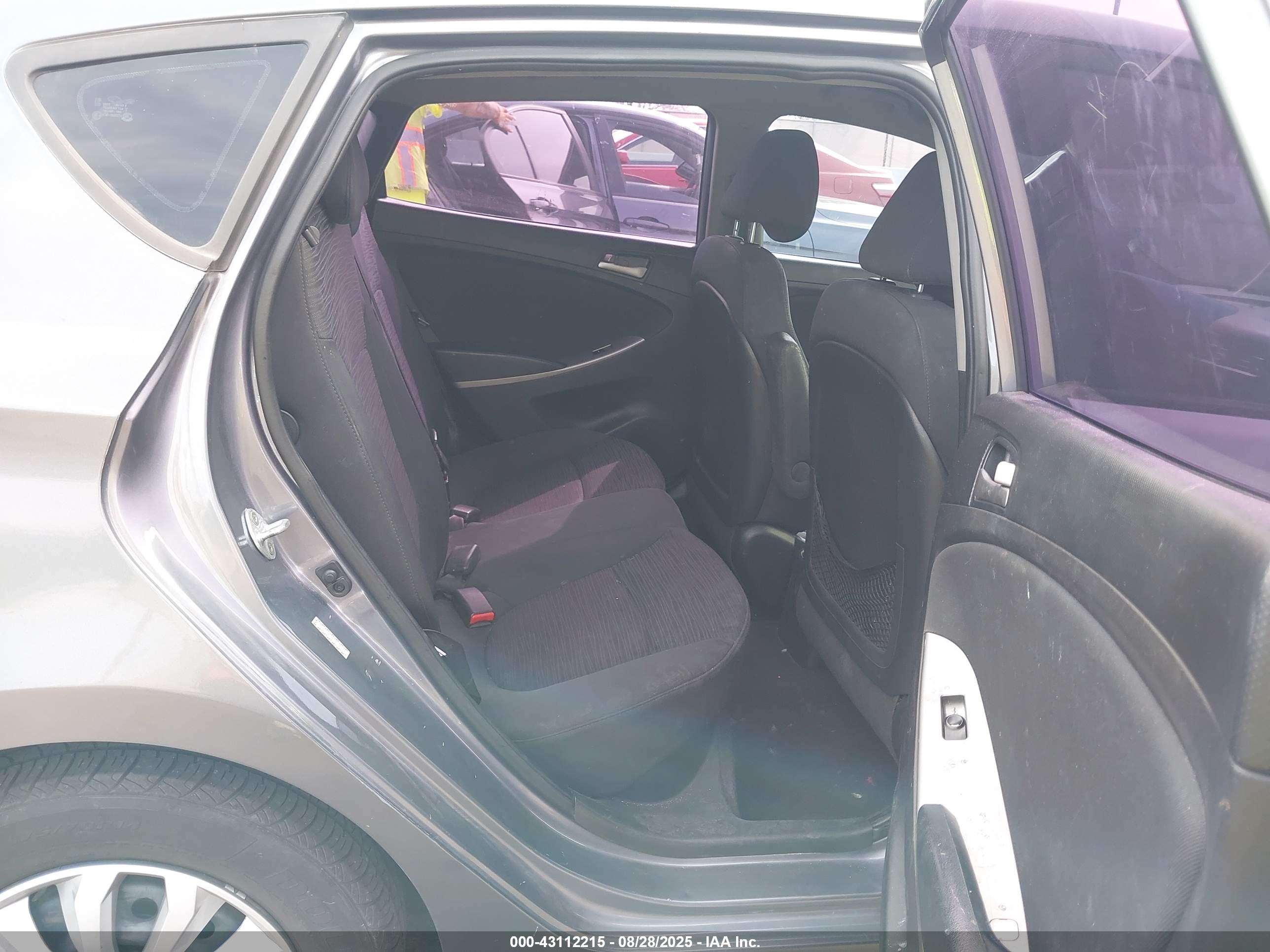 HYUNDAI ACCENT image 8