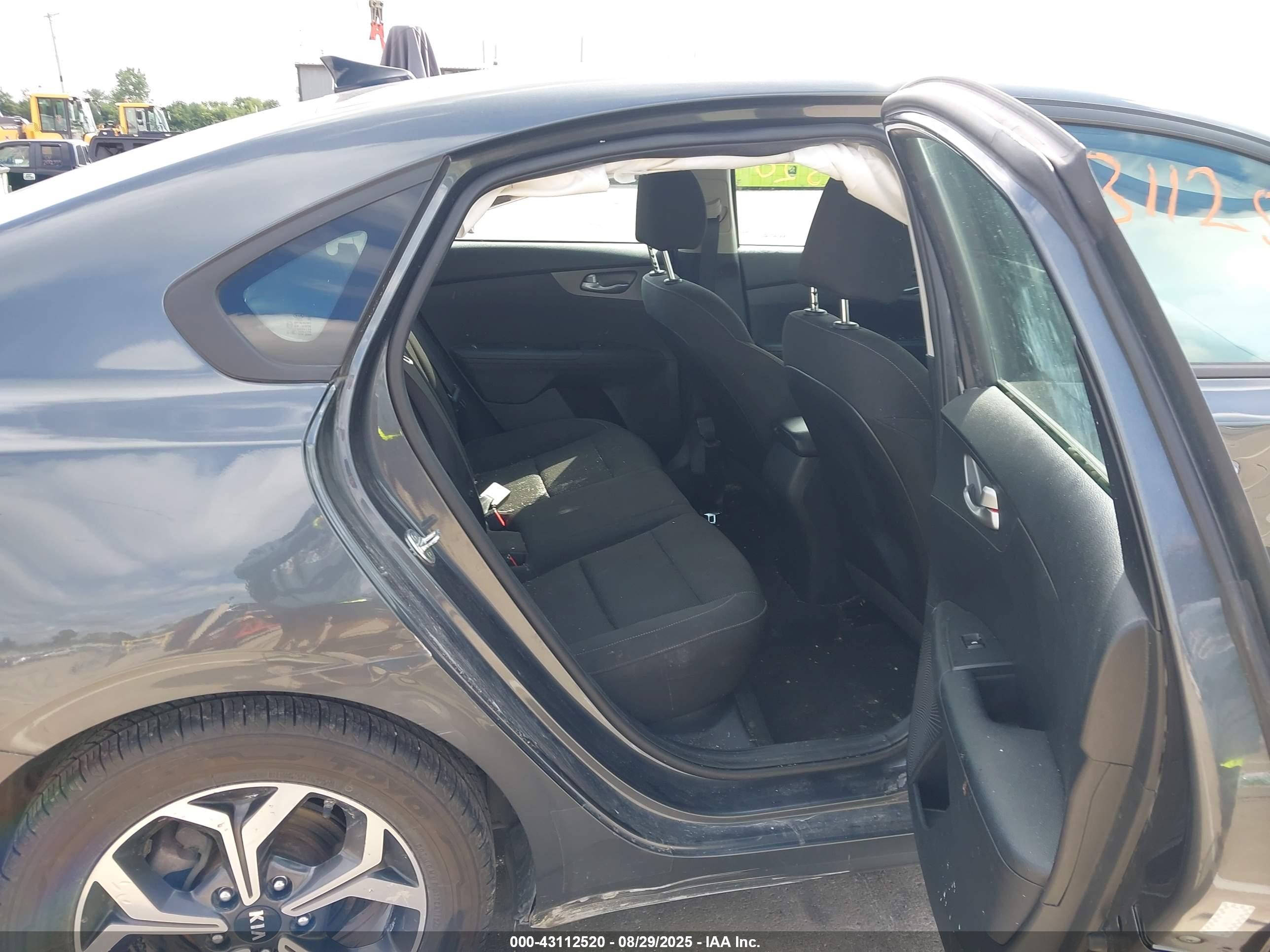 KIA FORTE image 8