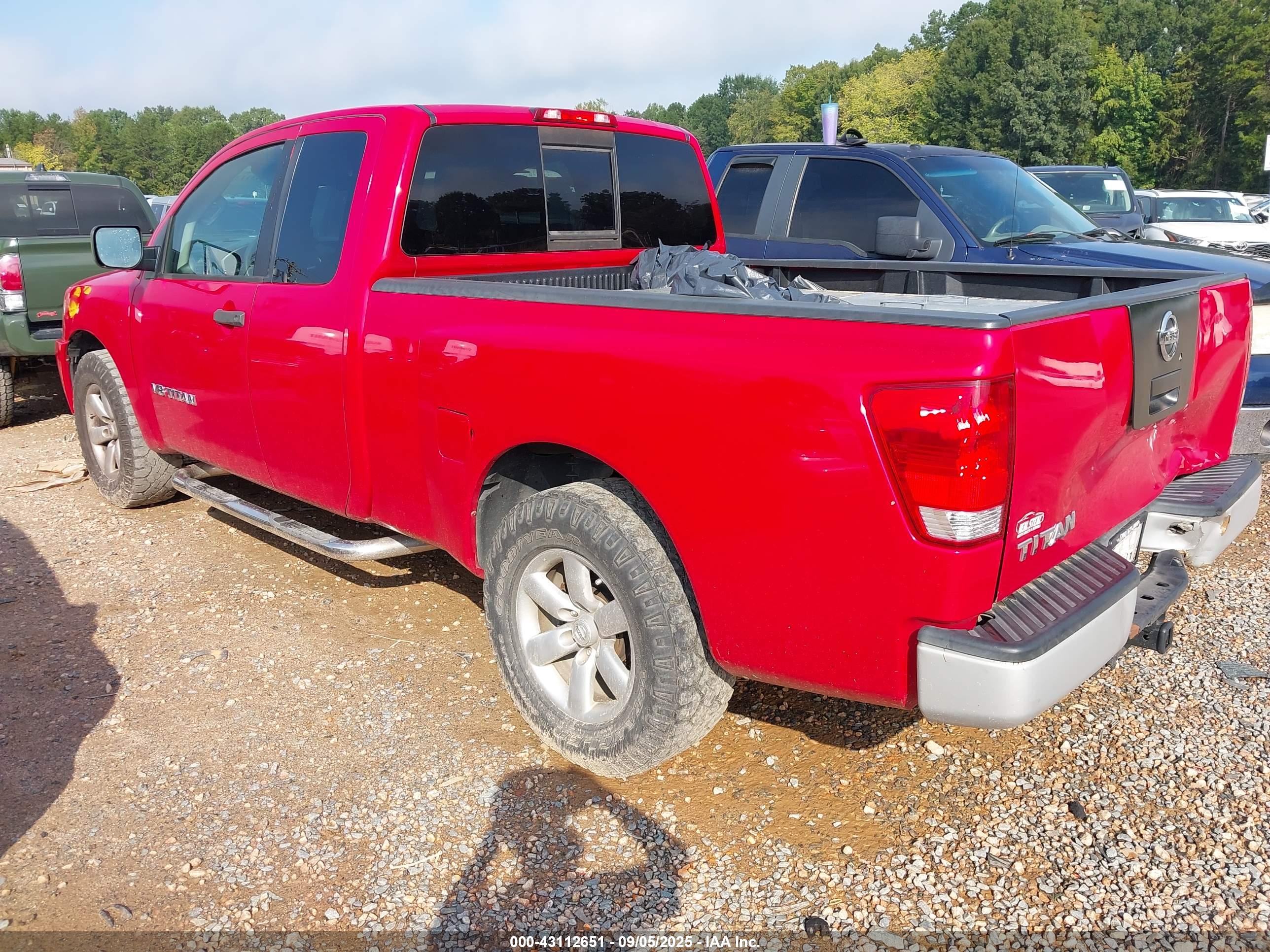 NISSAN TITAN image 3