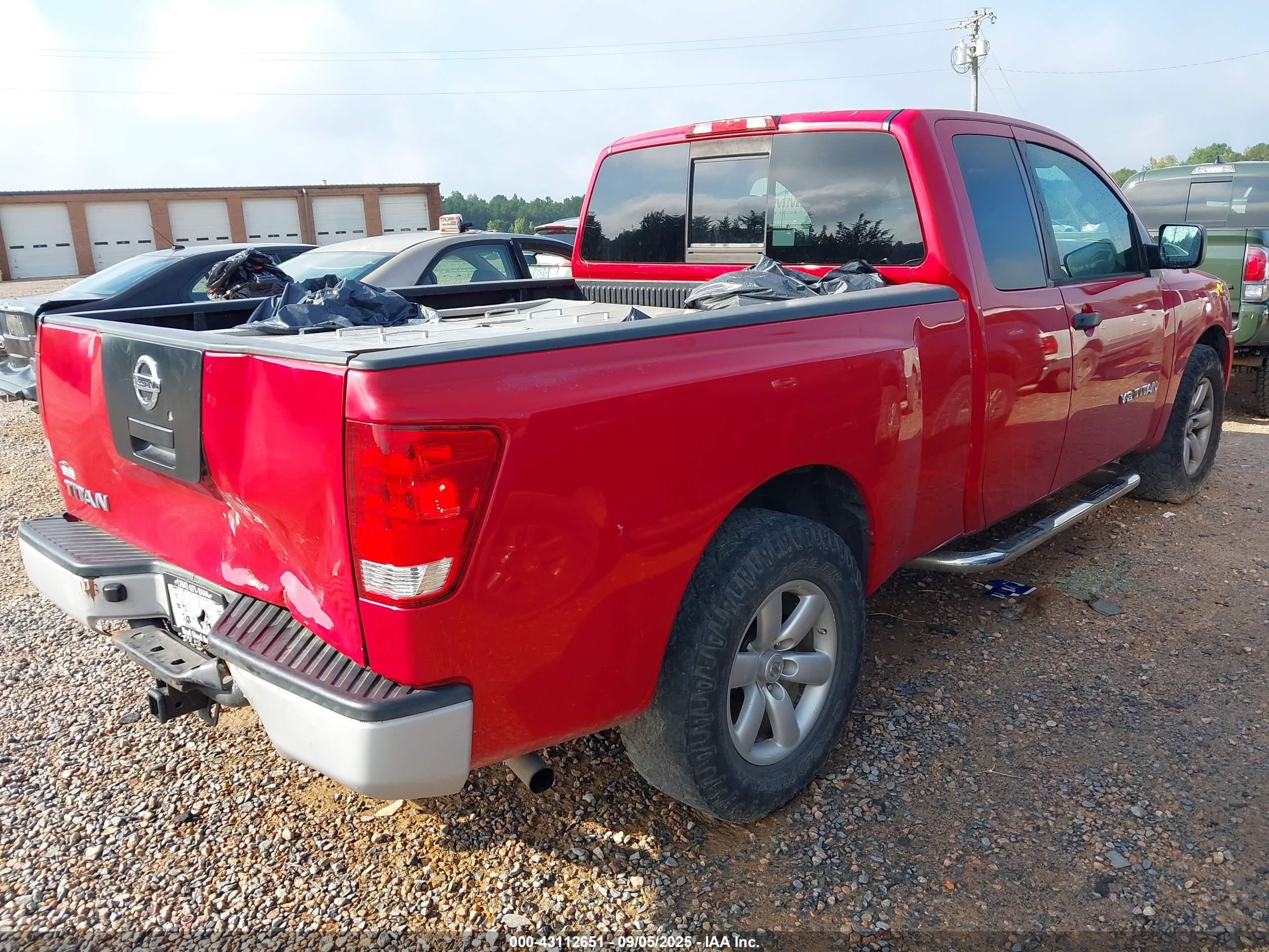 NISSAN TITAN image 4
