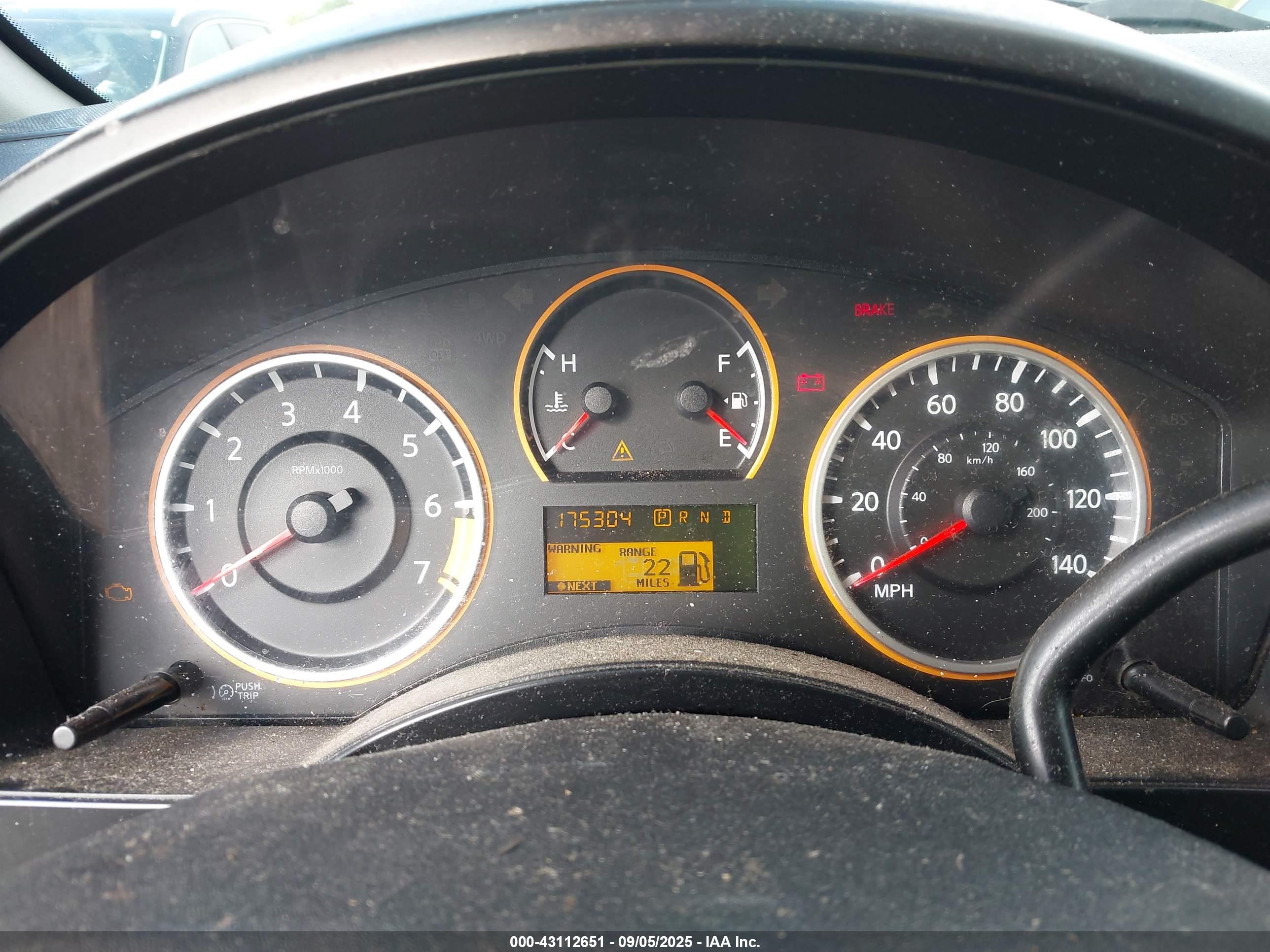 NISSAN TITAN image 7