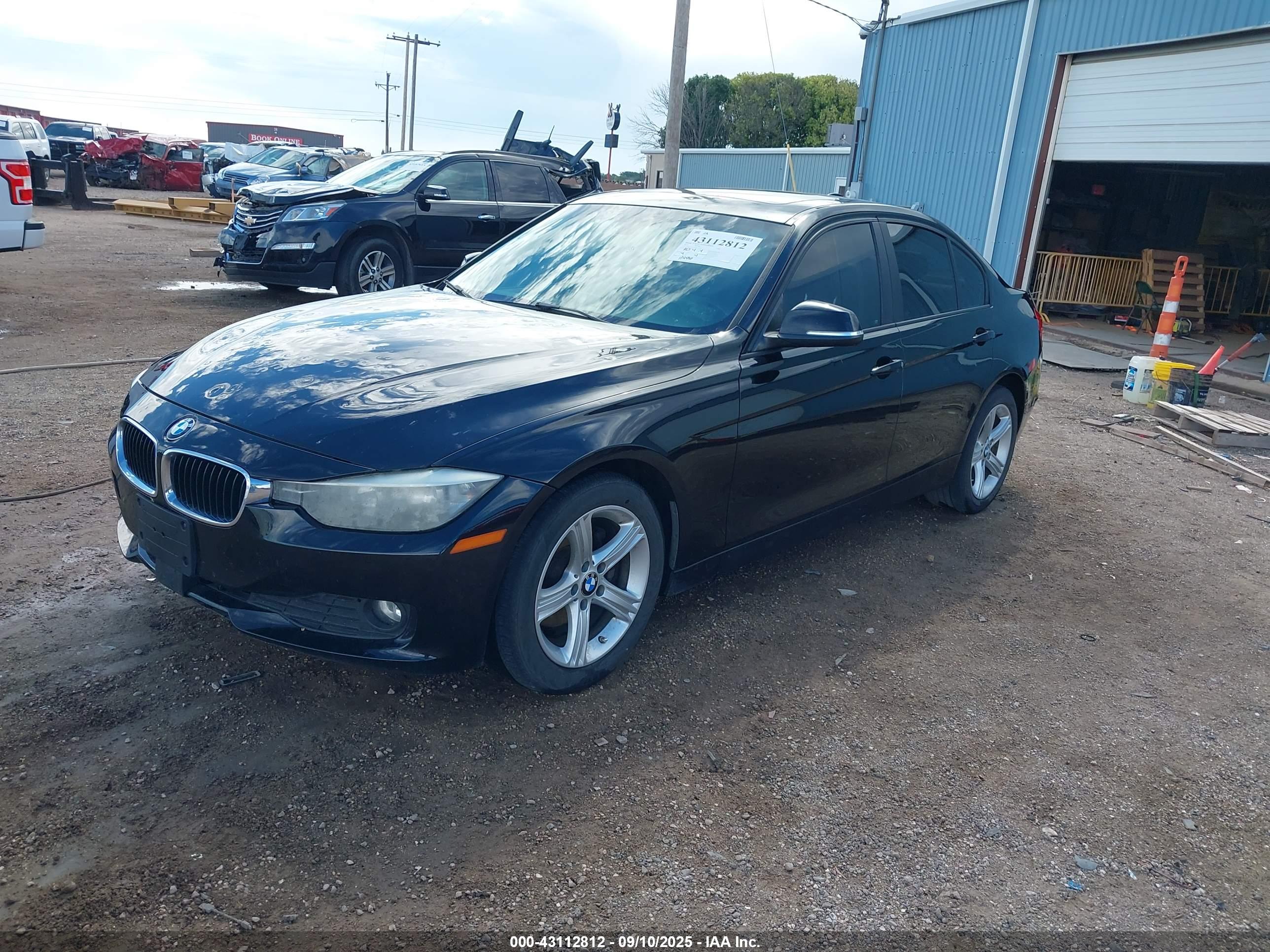 BMW 320I image 2