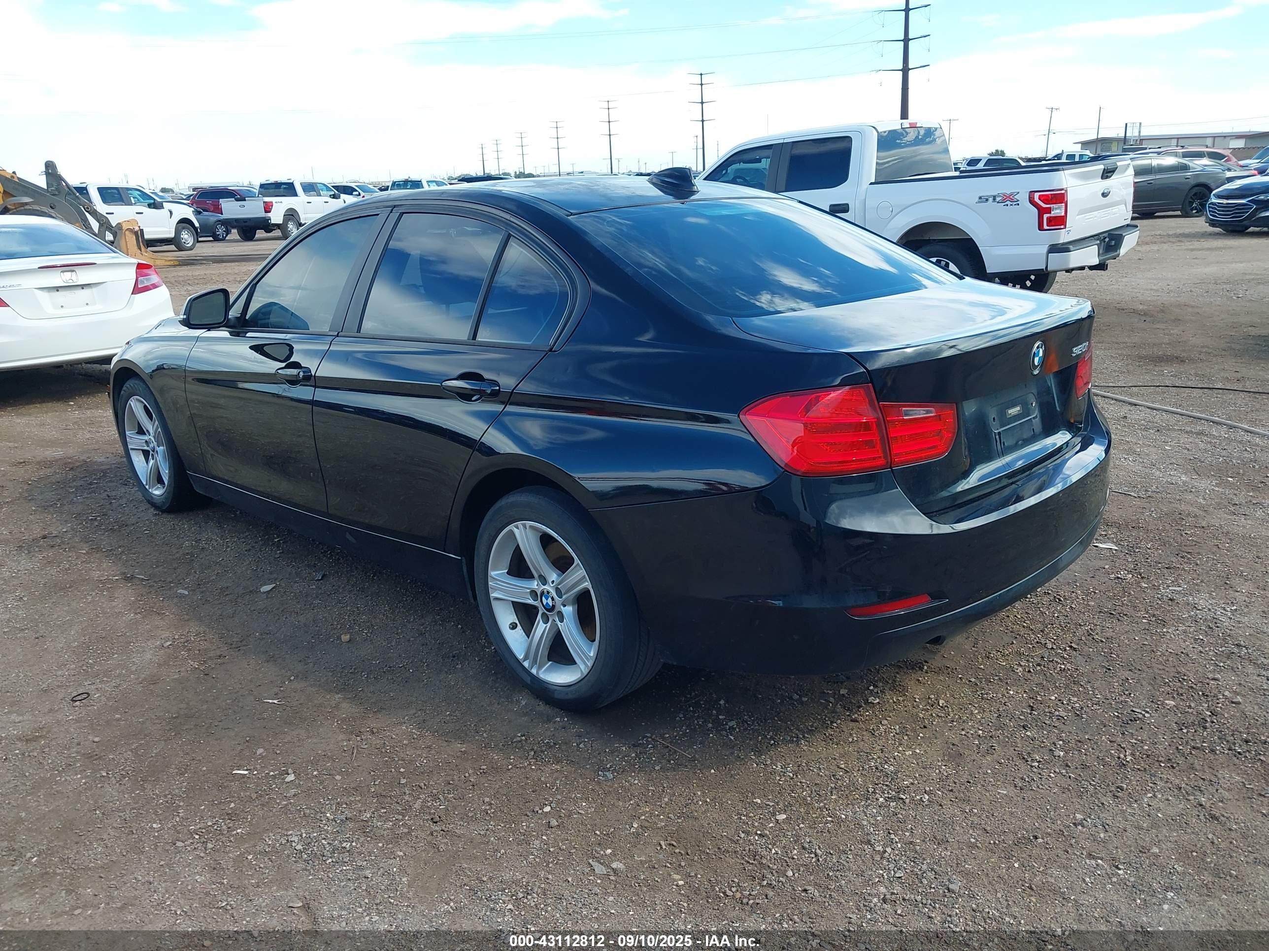 BMW 320I image 3