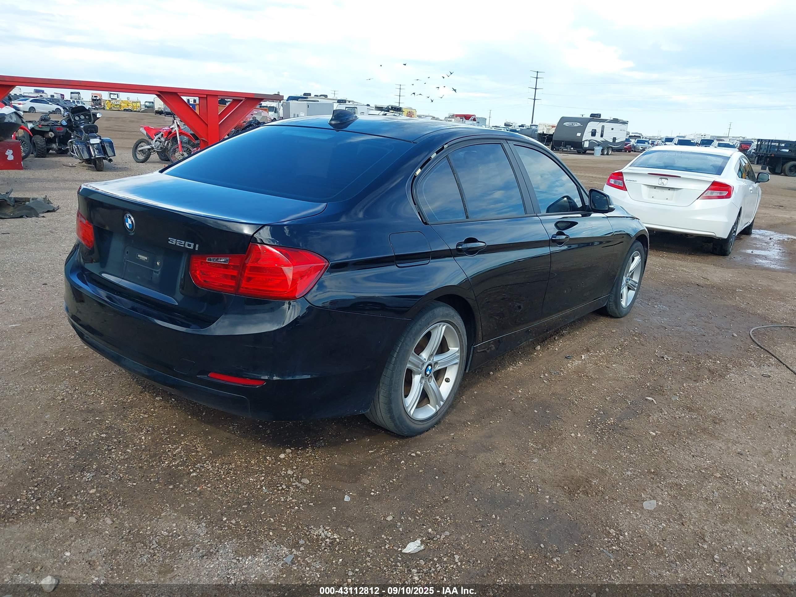BMW 320I image 4