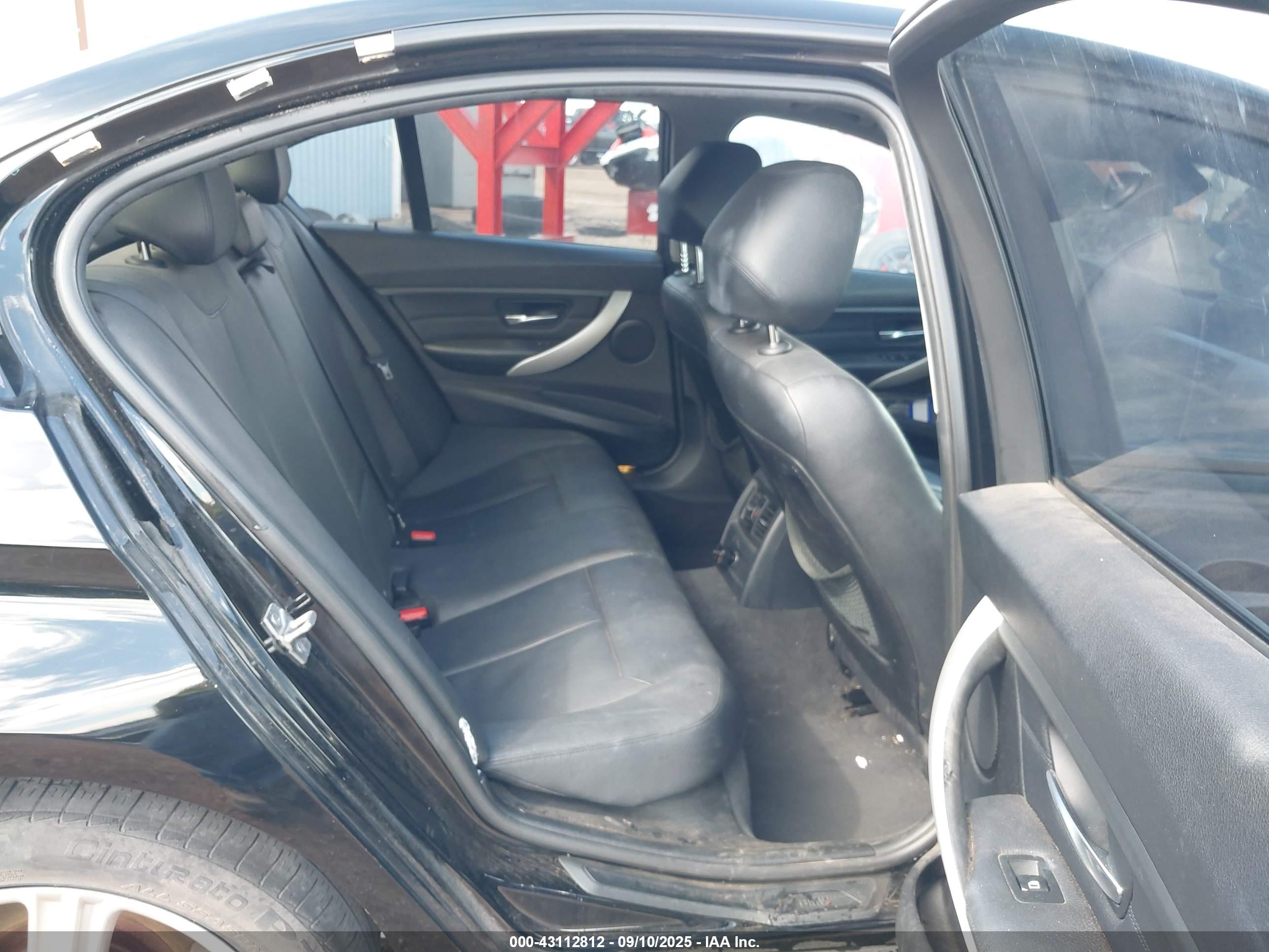 BMW 320I image 8