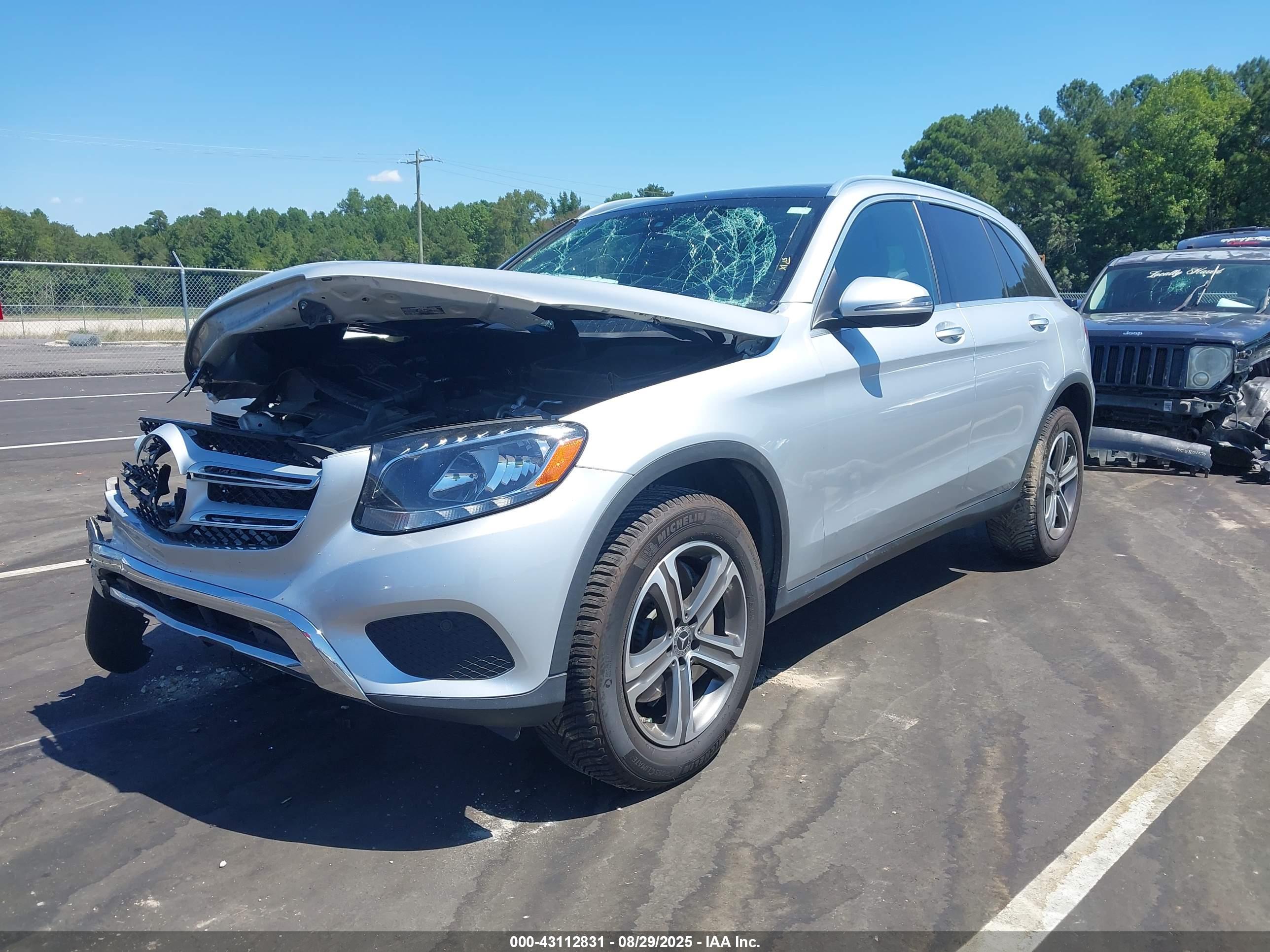 MERCEDES-BENZ GLC image 2