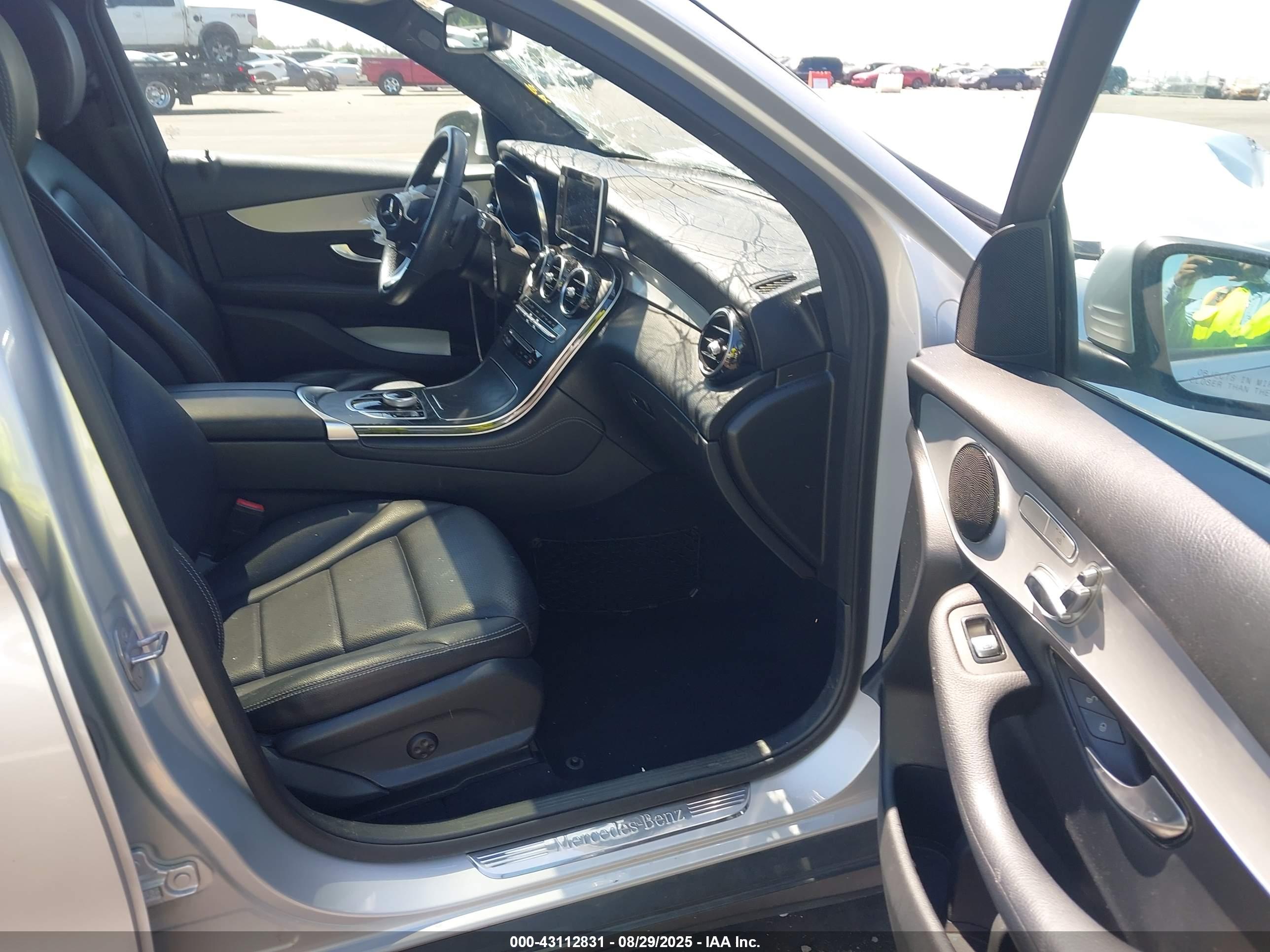 MERCEDES-BENZ GLC image 5