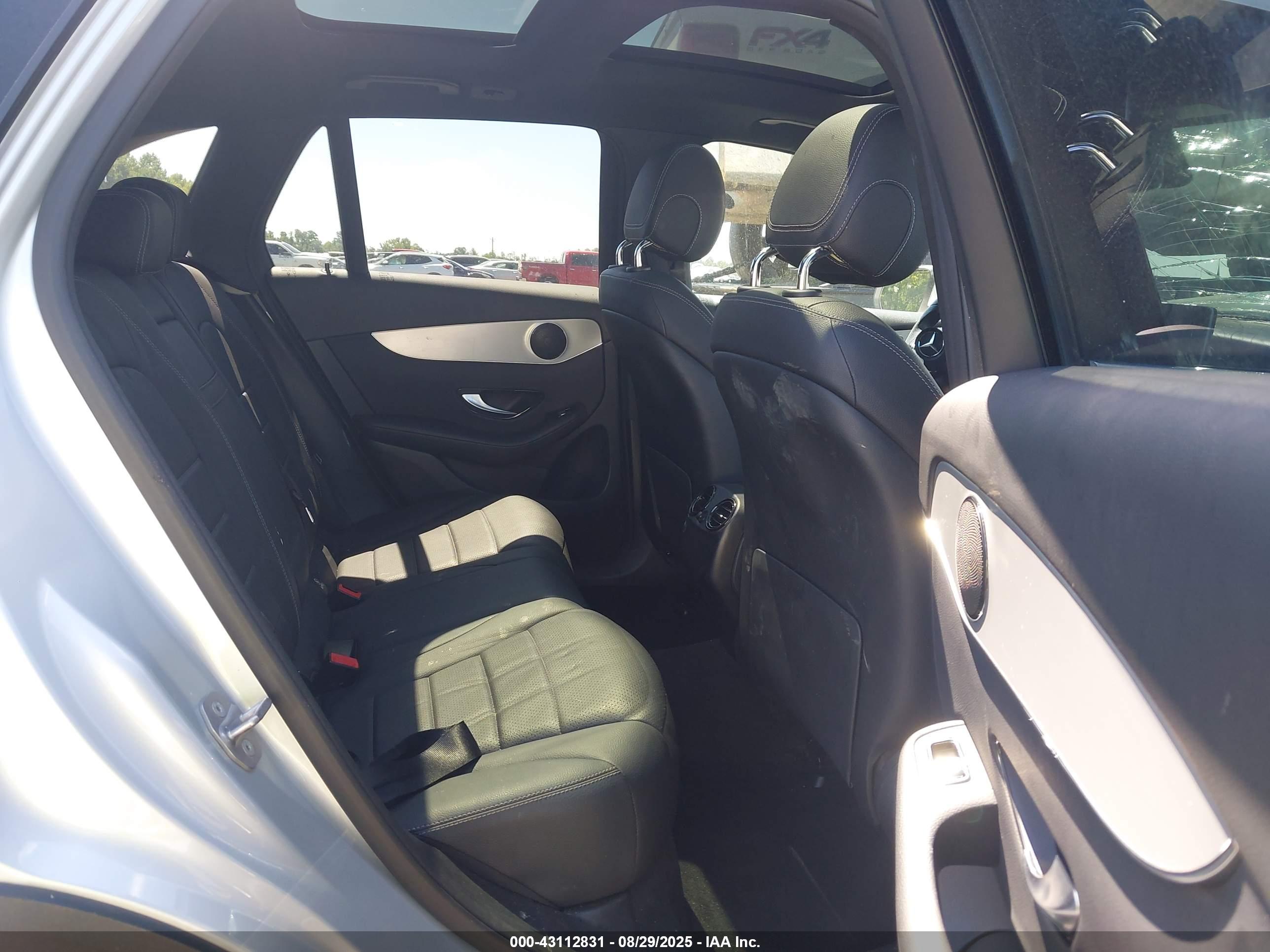 MERCEDES-BENZ GLC image 8