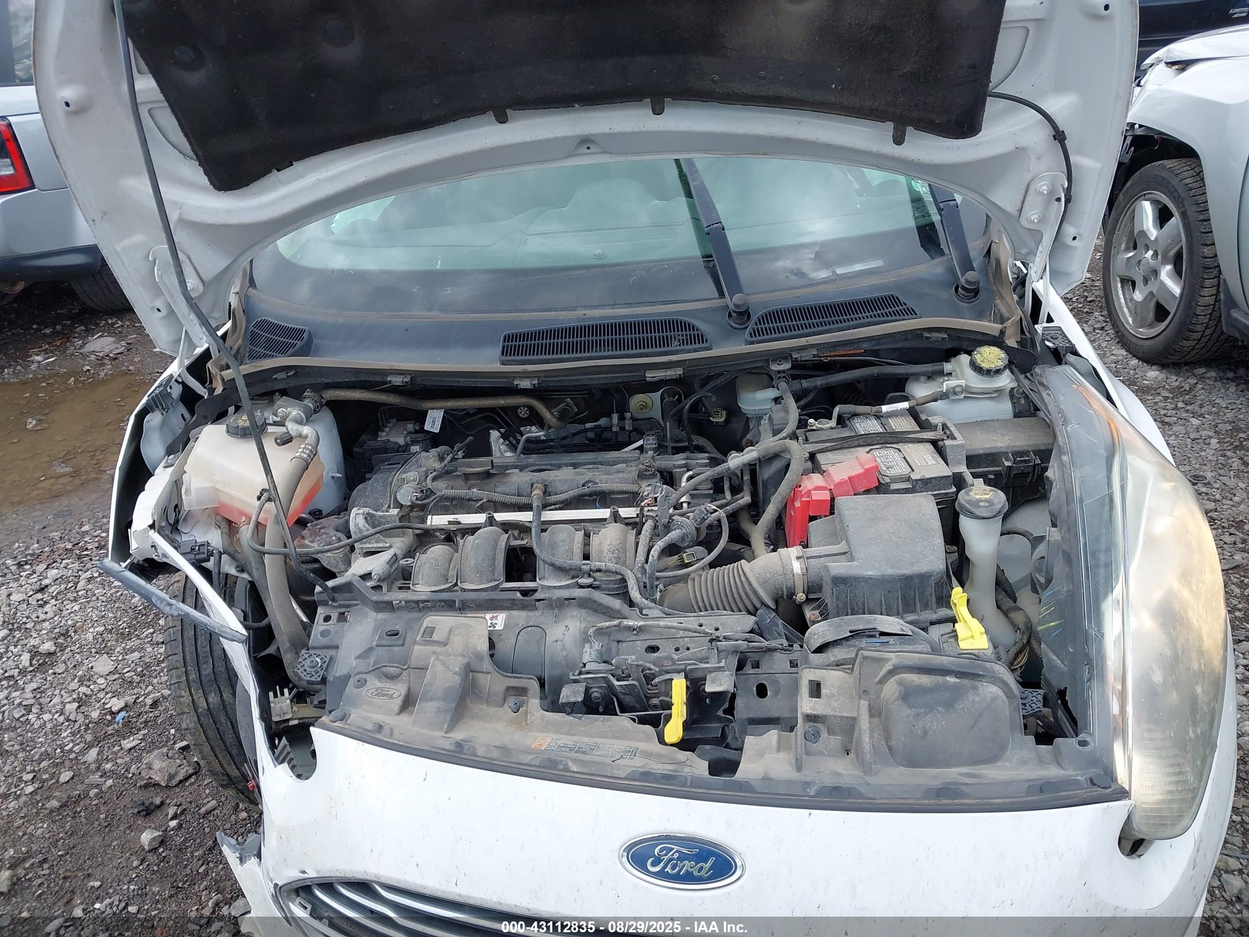 FORD FIESTA image 10