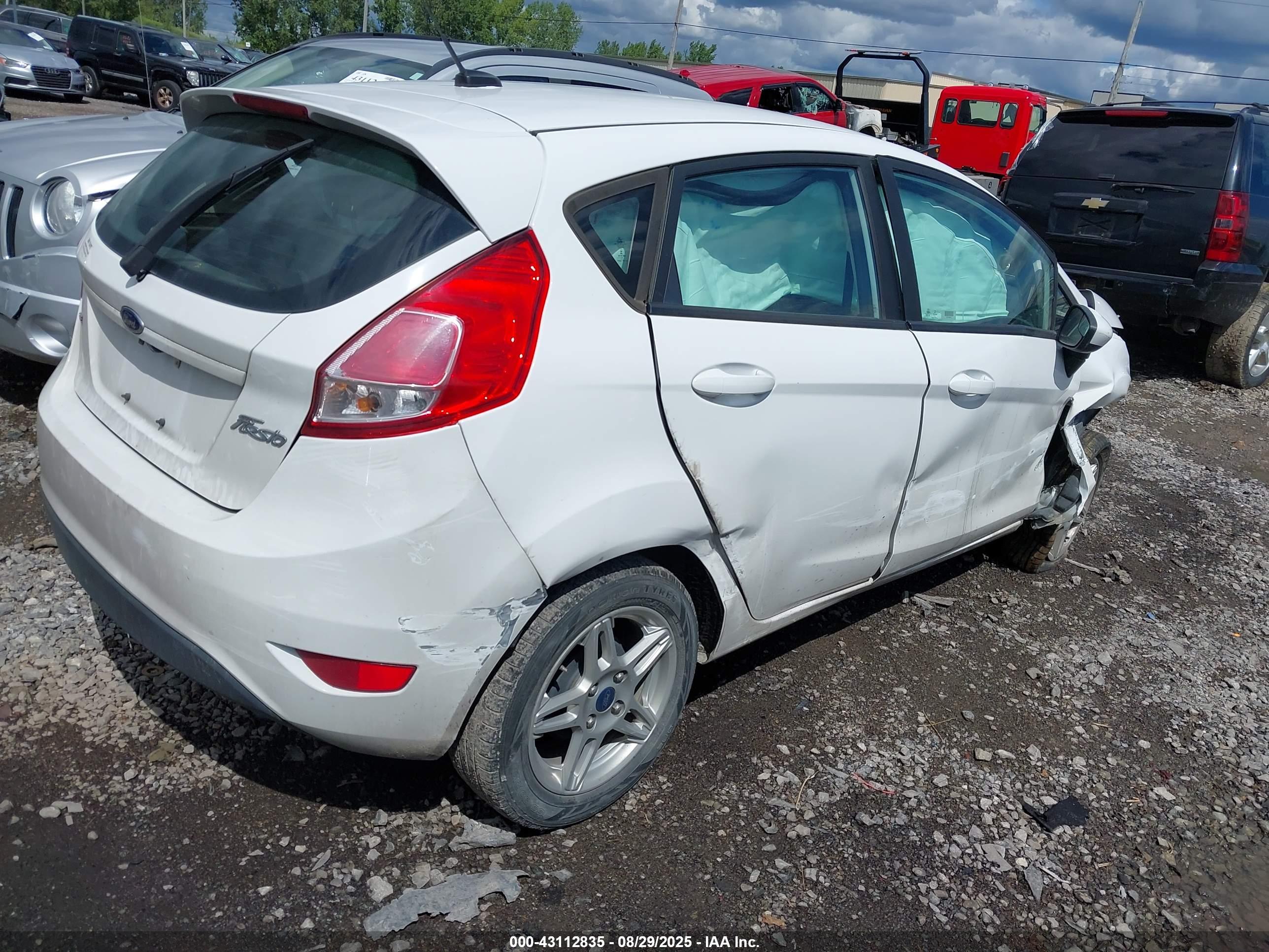FORD FIESTA image 2