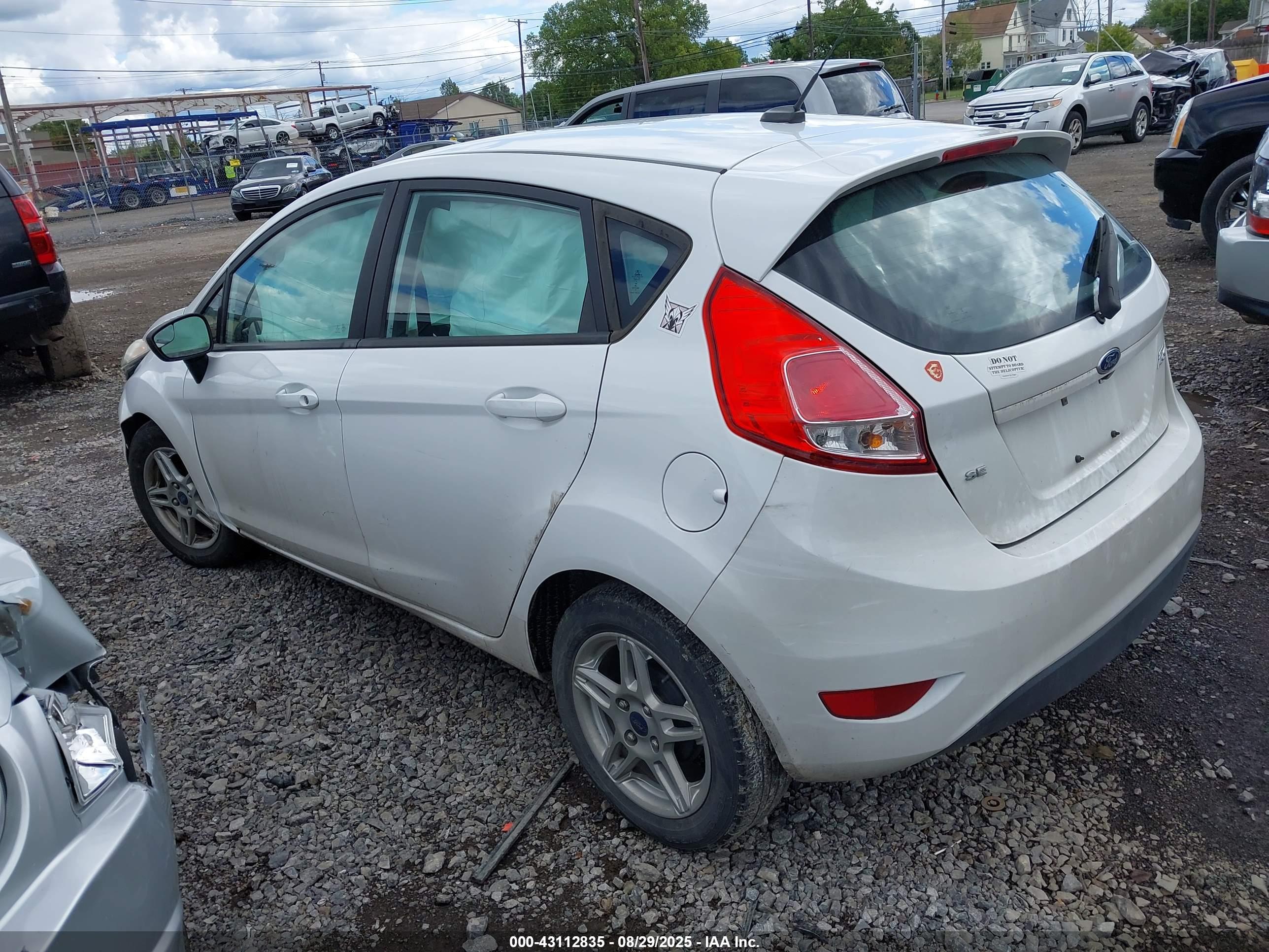FORD FIESTA image 3