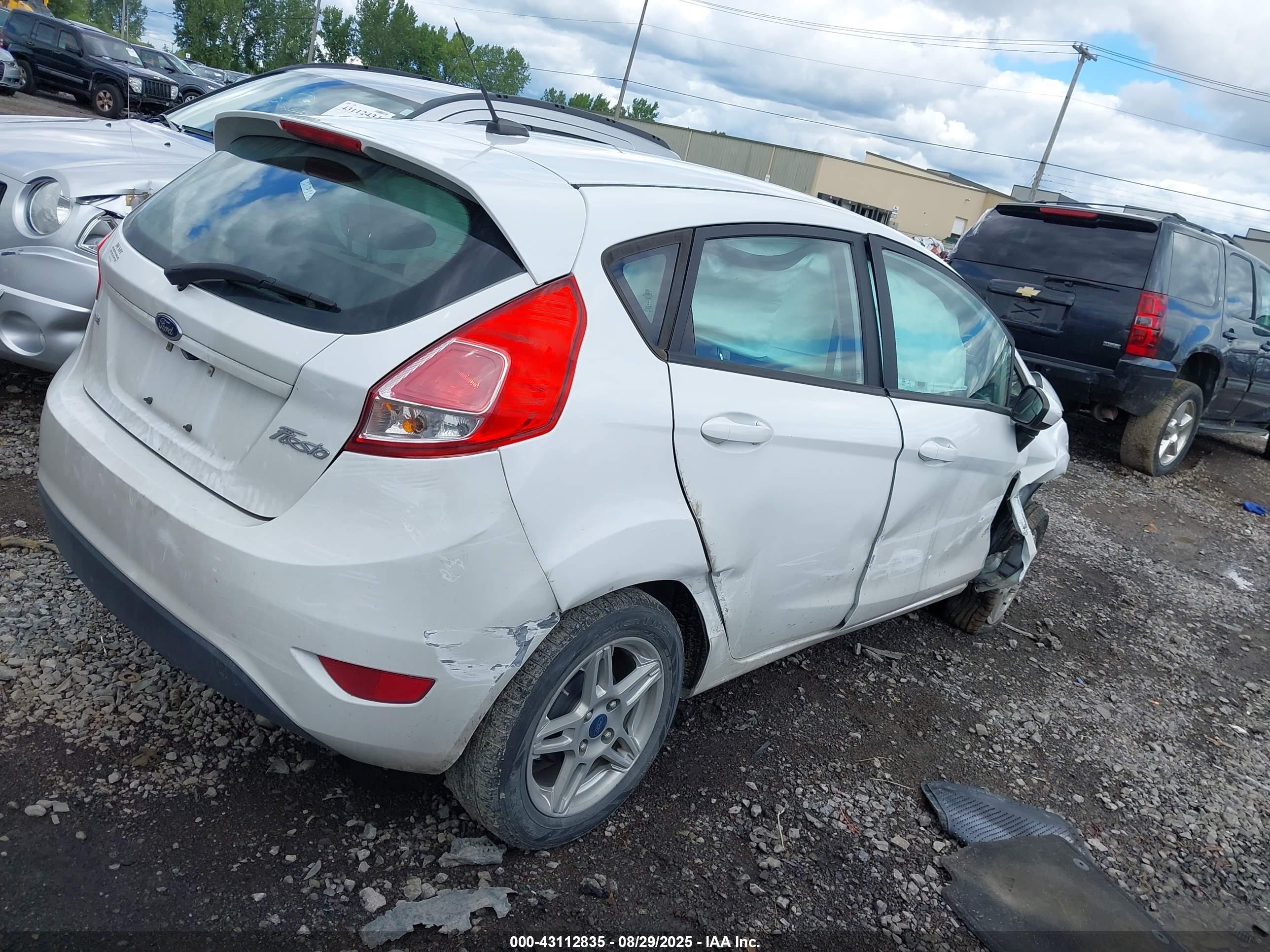 FORD FIESTA image 4