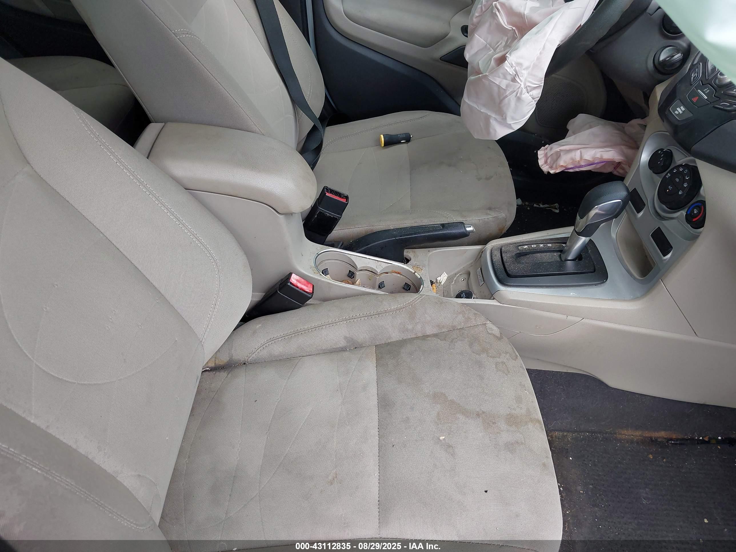 FORD FIESTA image 5