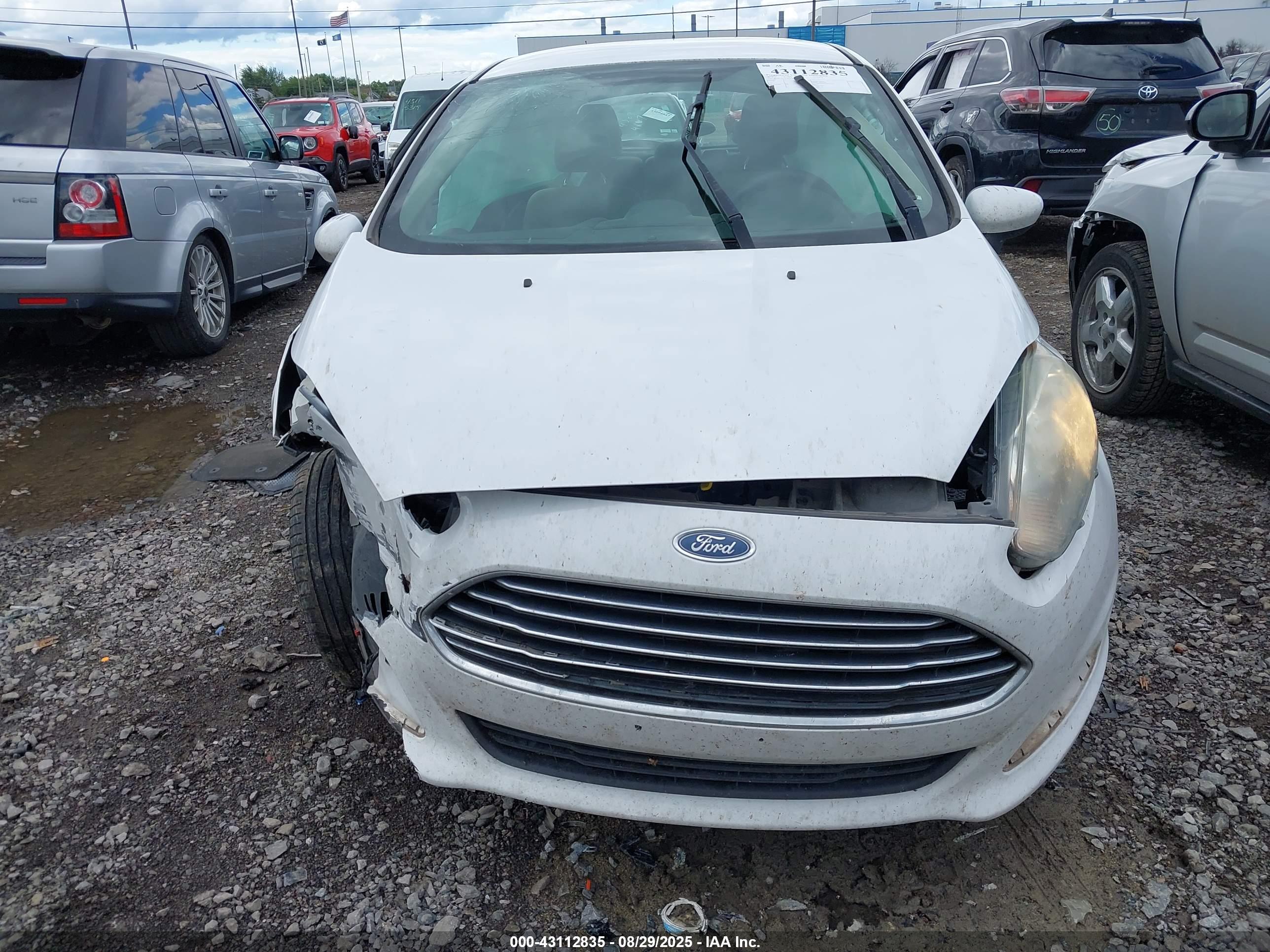 FORD FIESTA image 6