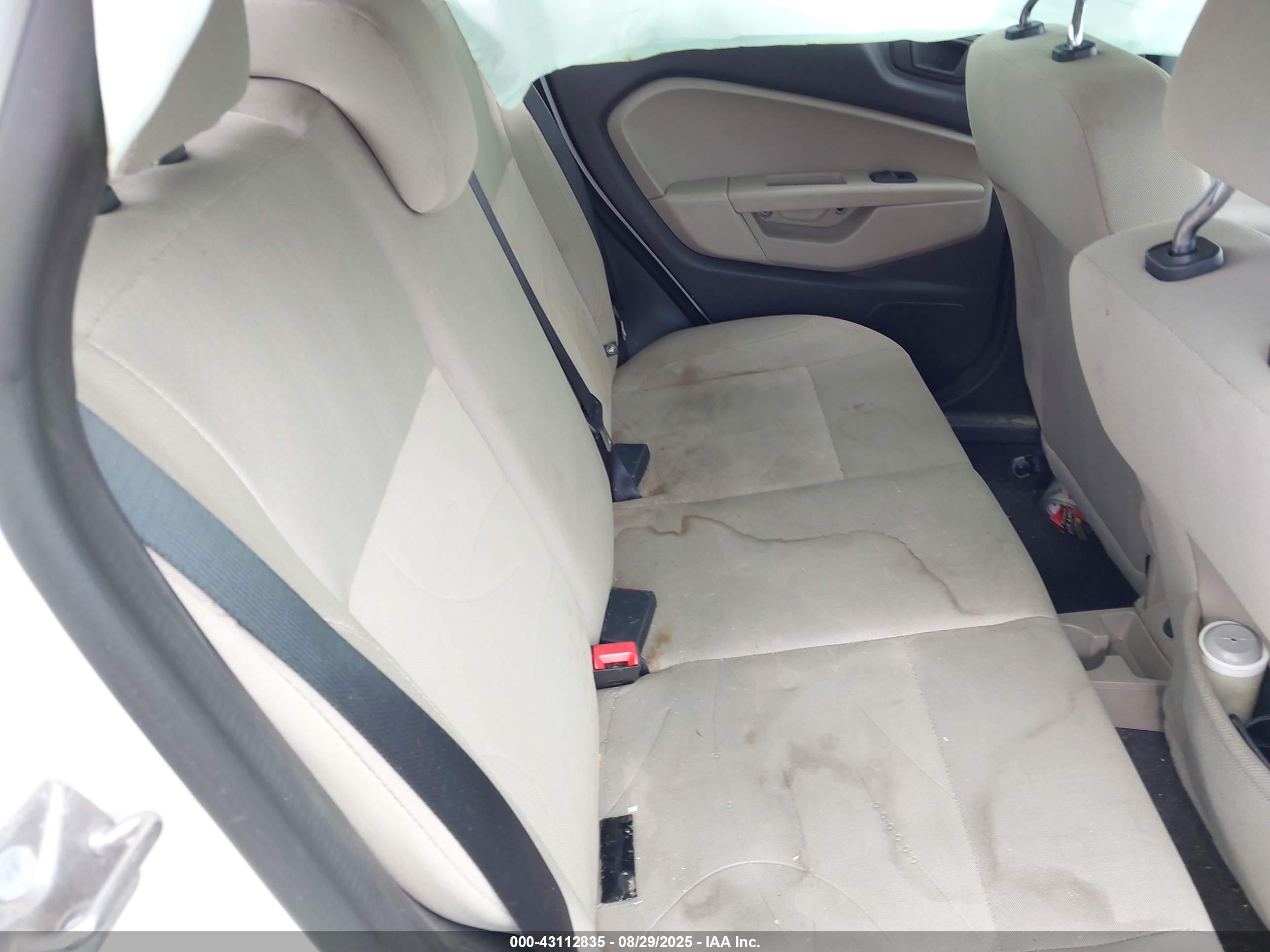 FORD FIESTA image 8