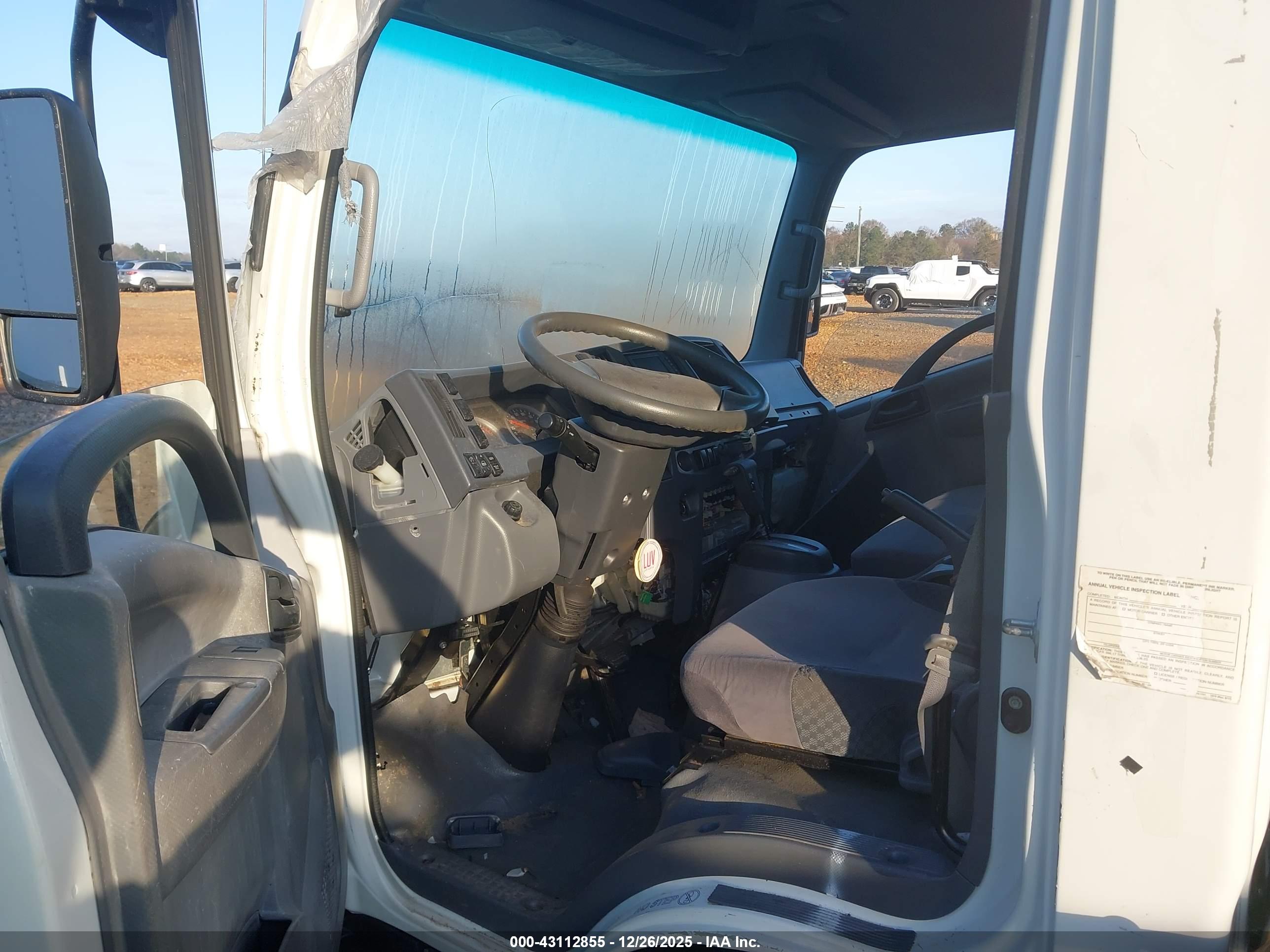 ISUZU NPR image 7