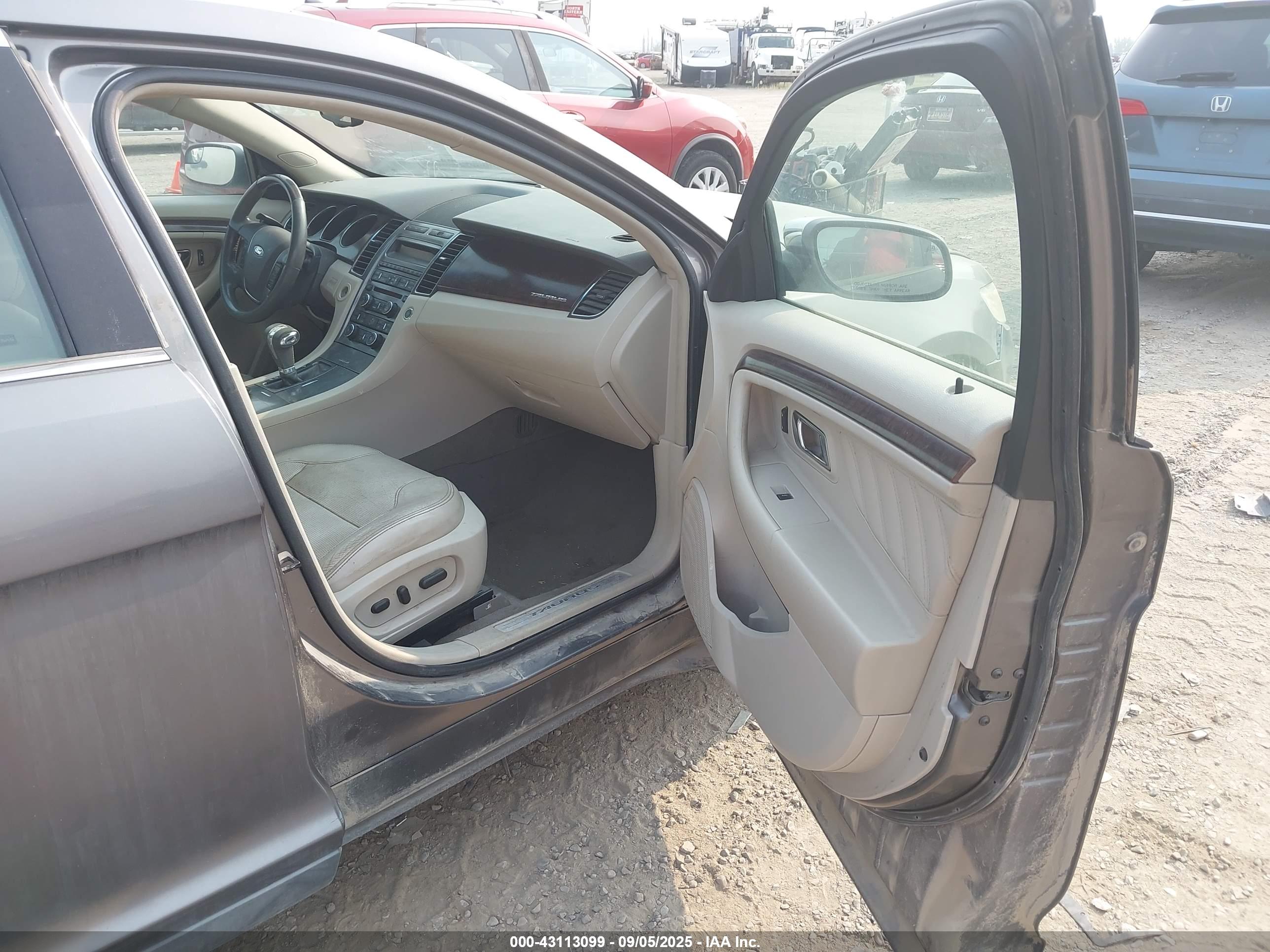 FORD TAURUS image 5