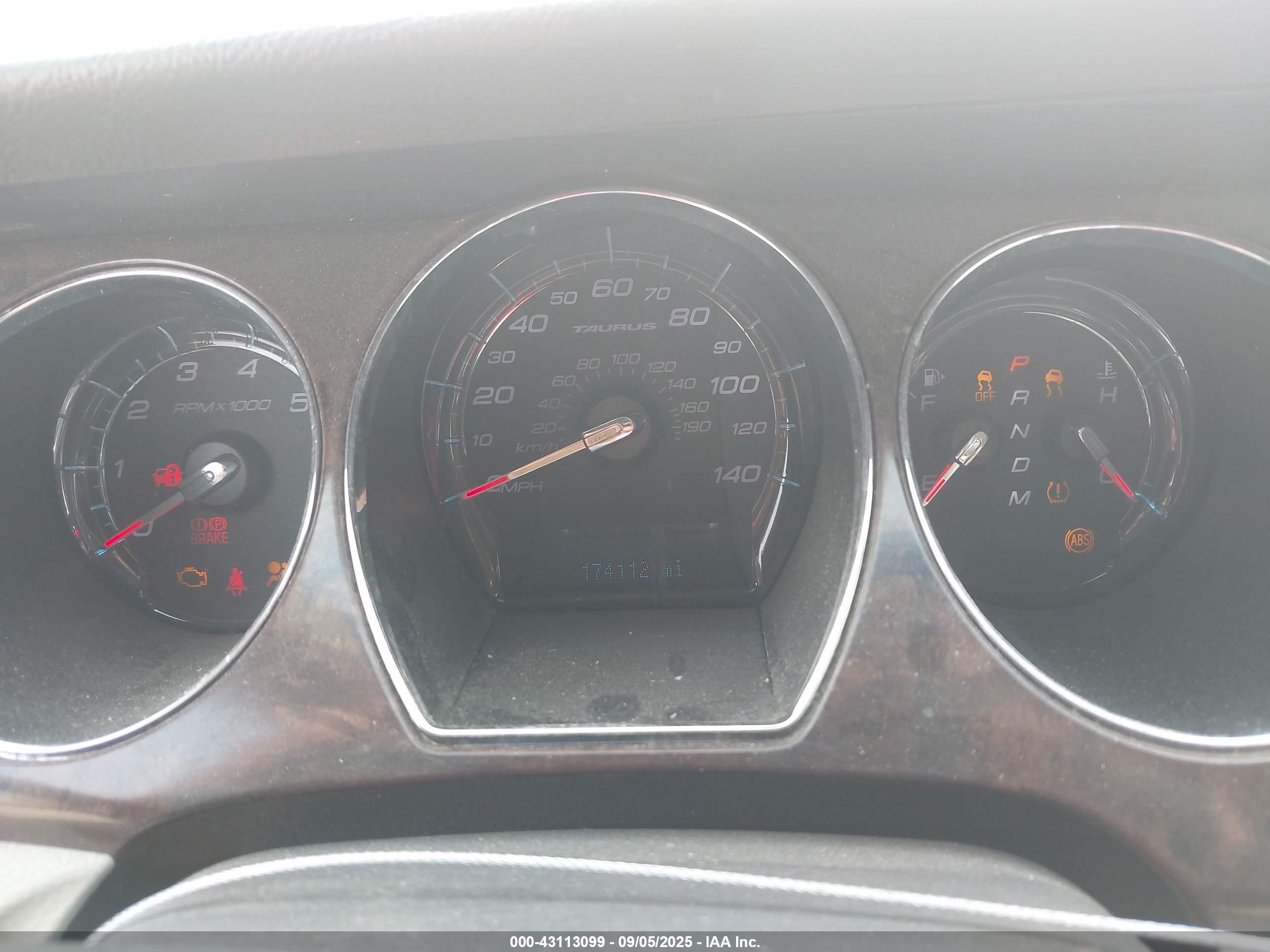 FORD TAURUS image 7