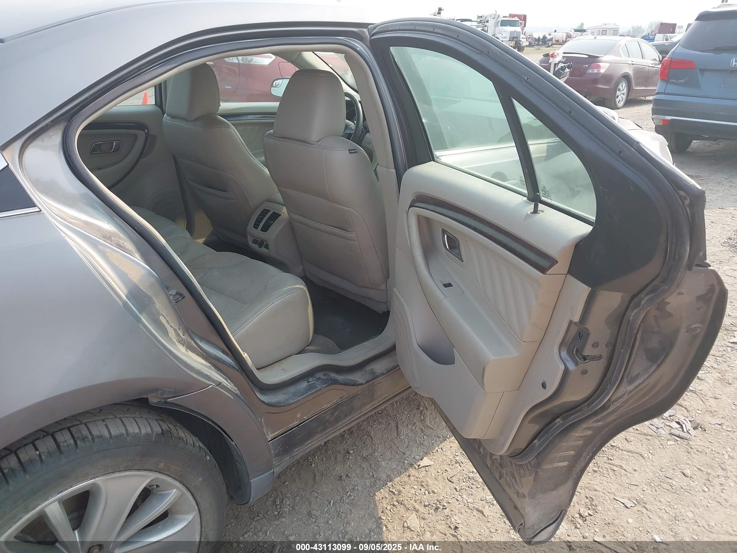FORD TAURUS image 8