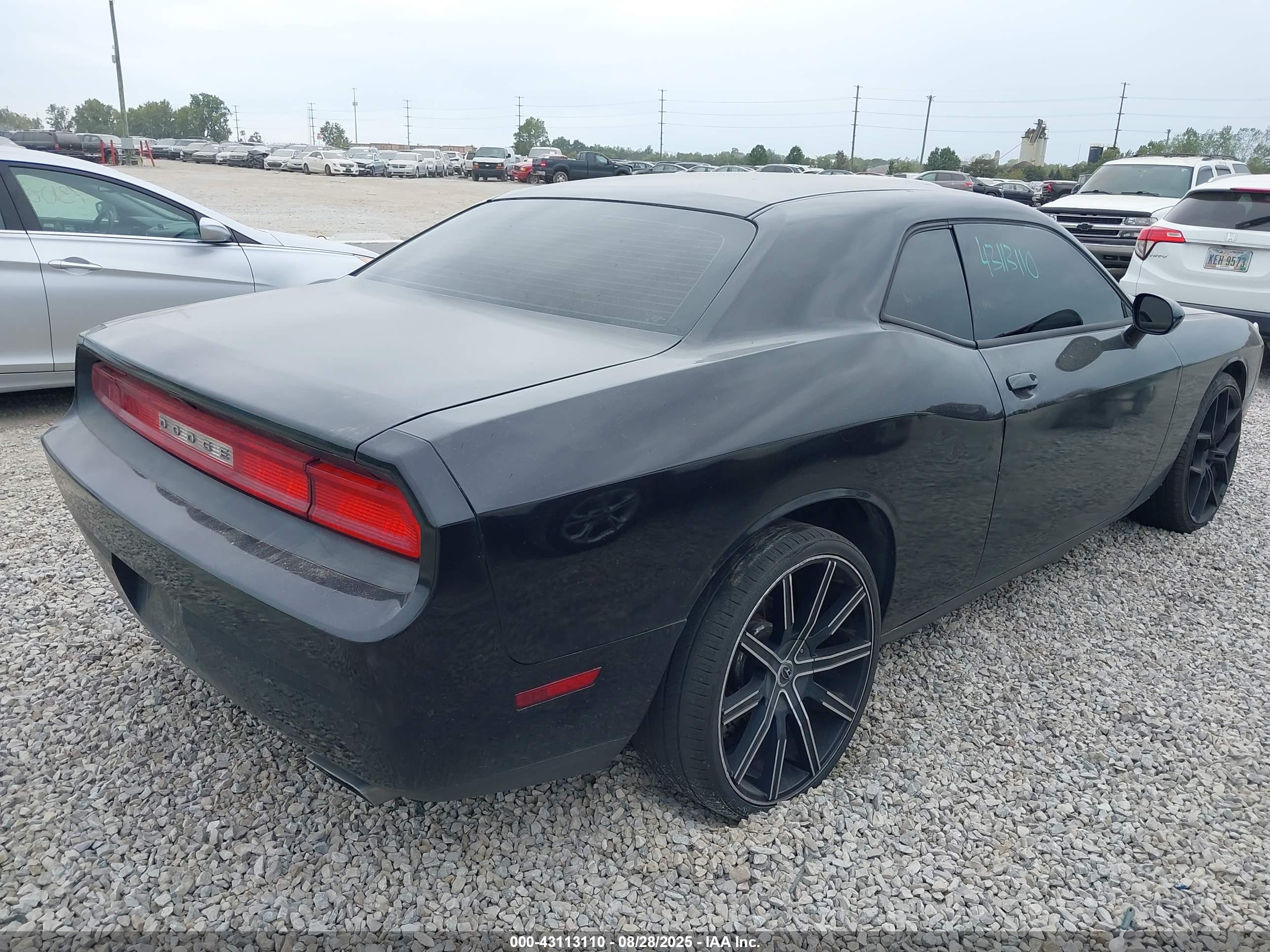 DODGE CHALLENGER image 4