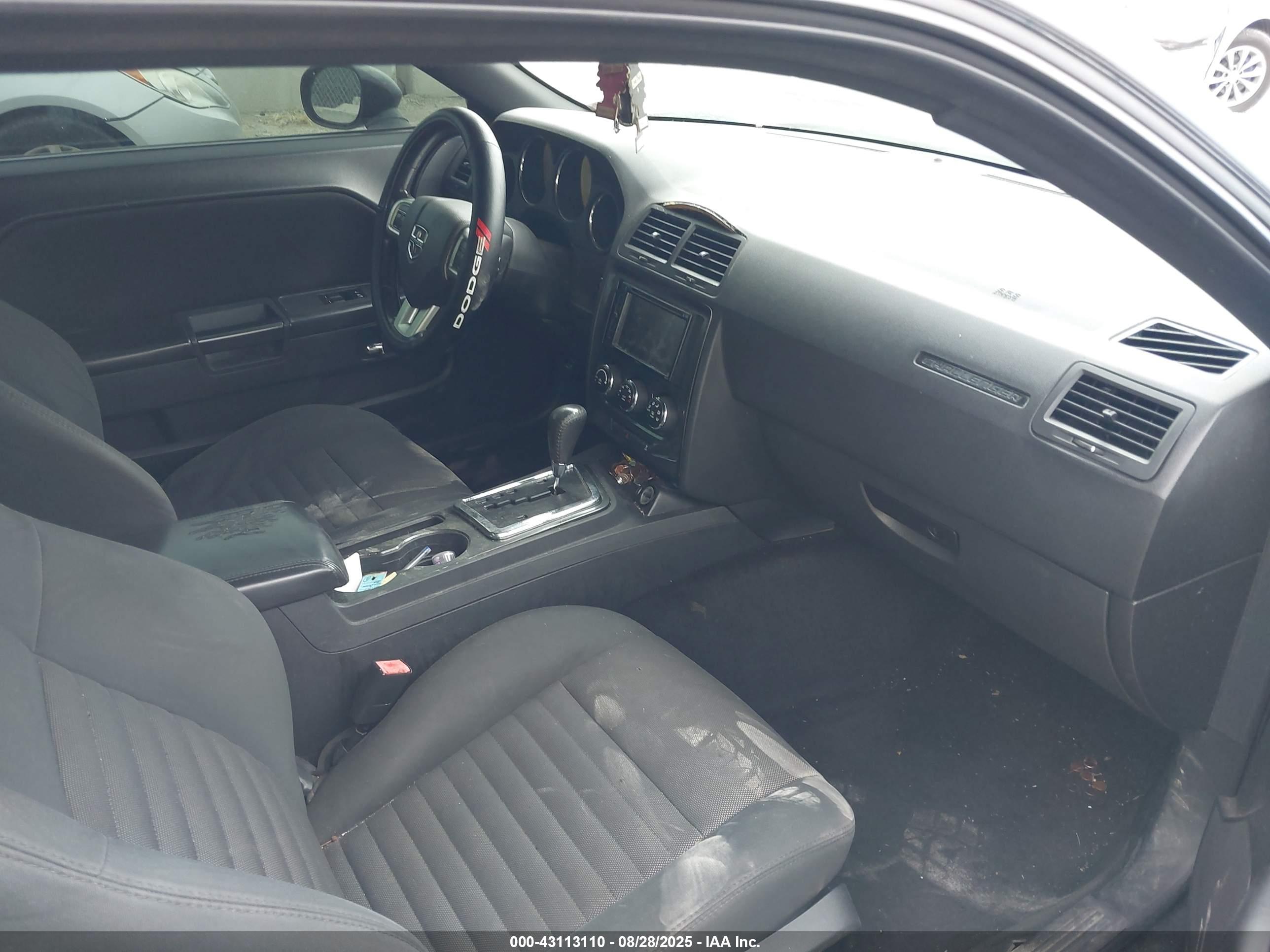 DODGE CHALLENGER image 5