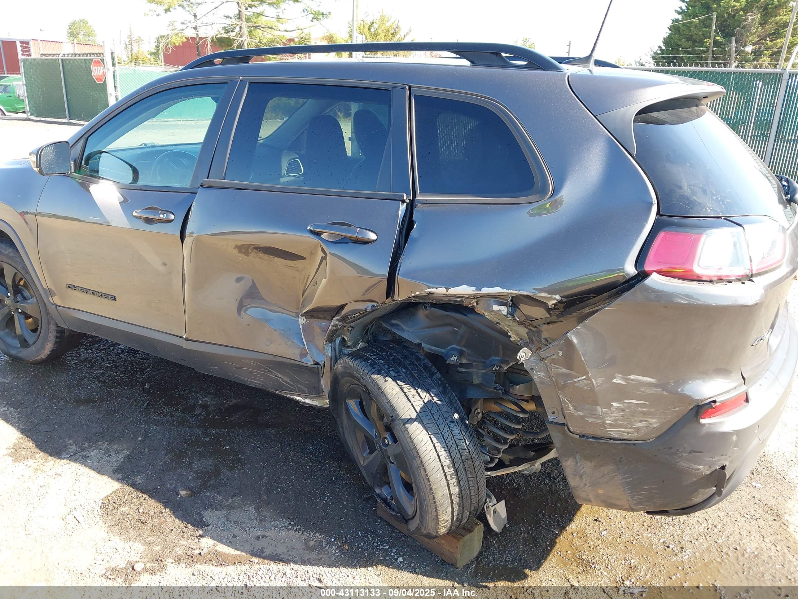JEEP CHEROKEE image 6