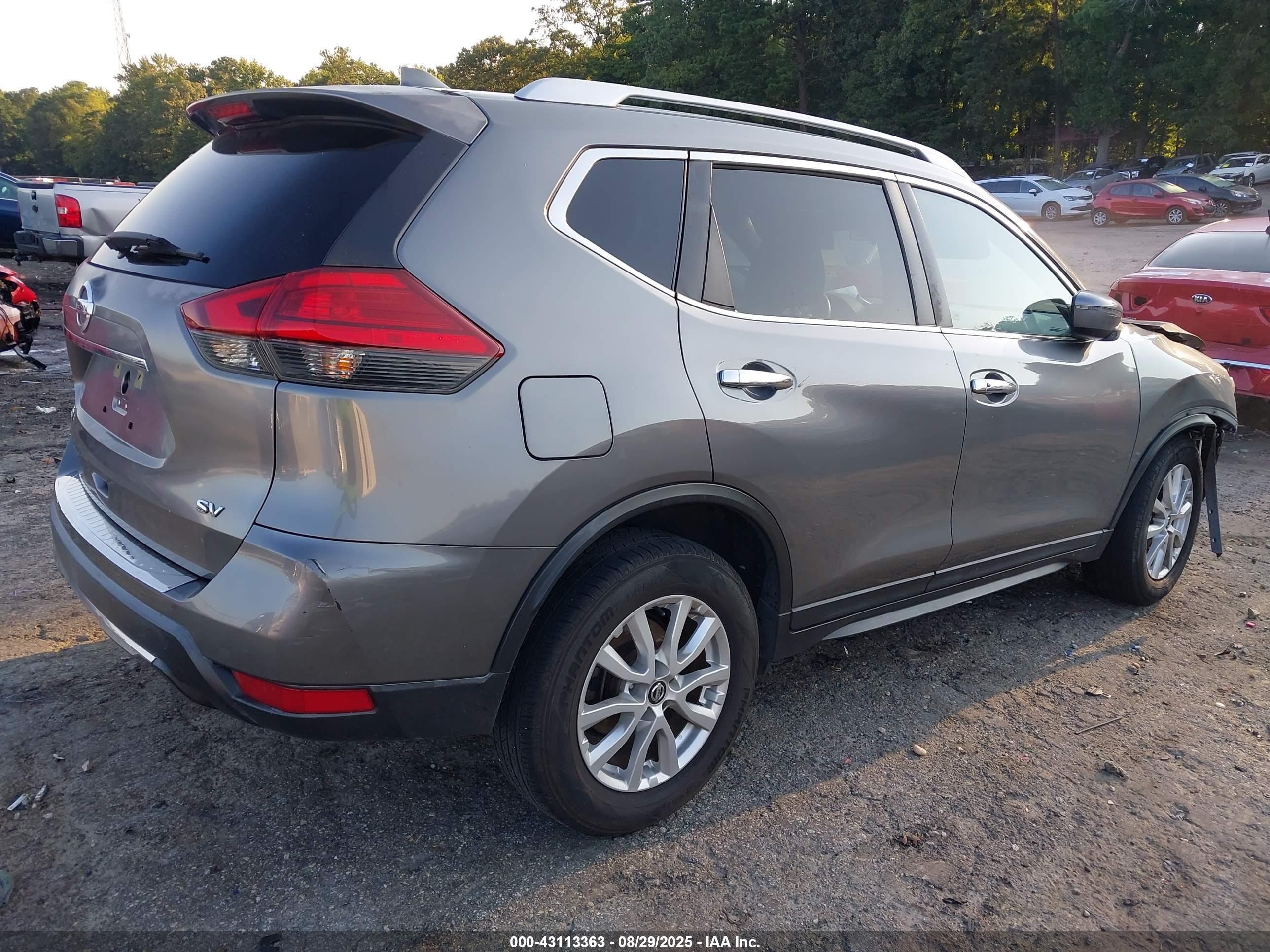 NISSAN ROGUE image 4
