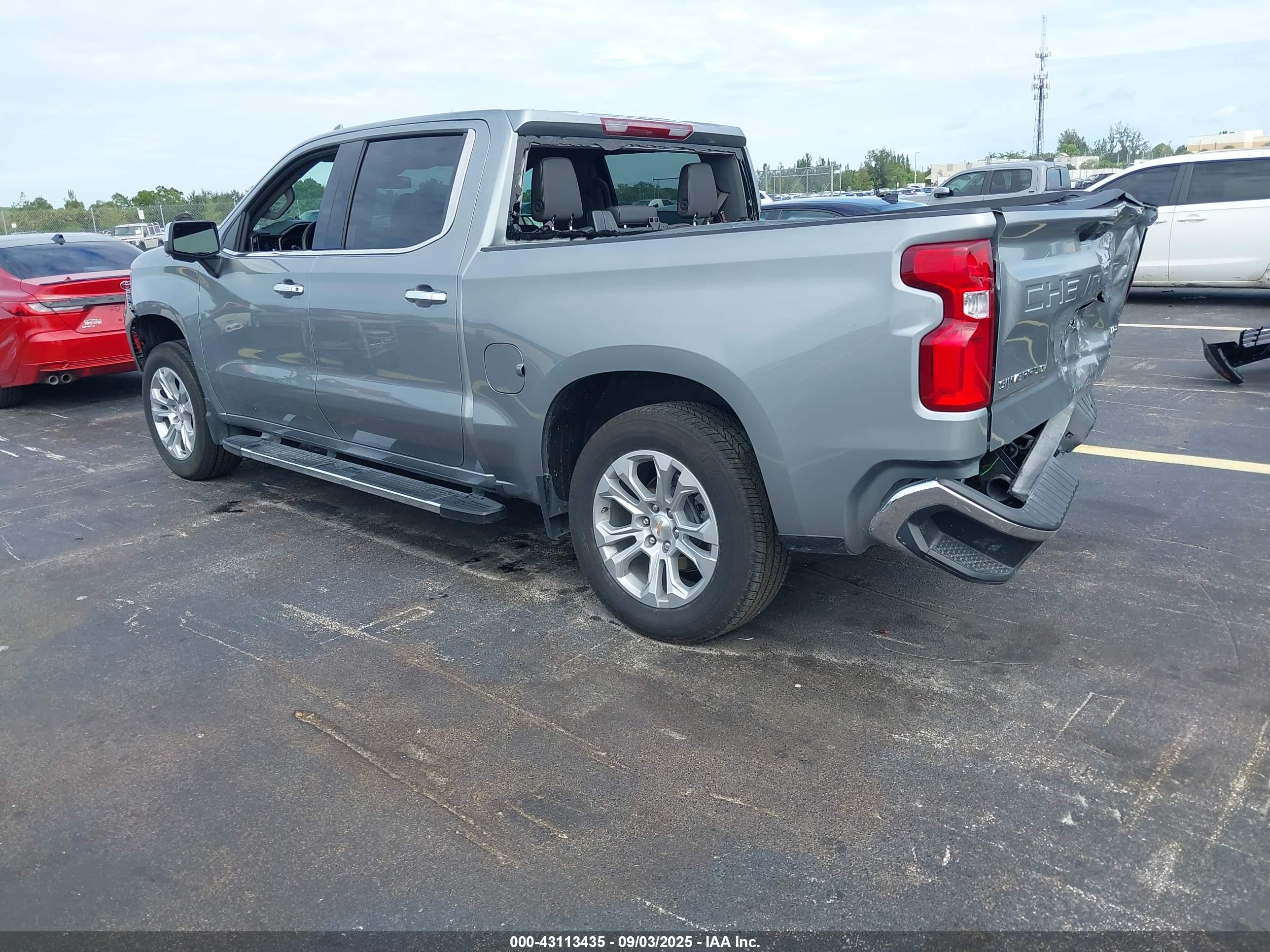 CHEVROLET SILVERADO image 3