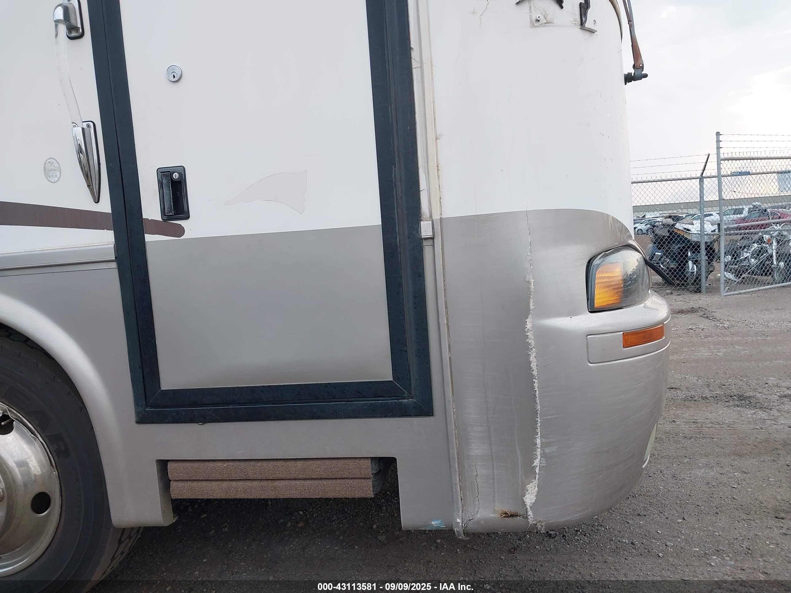 FREIGHTLINER CHASSIS image 6