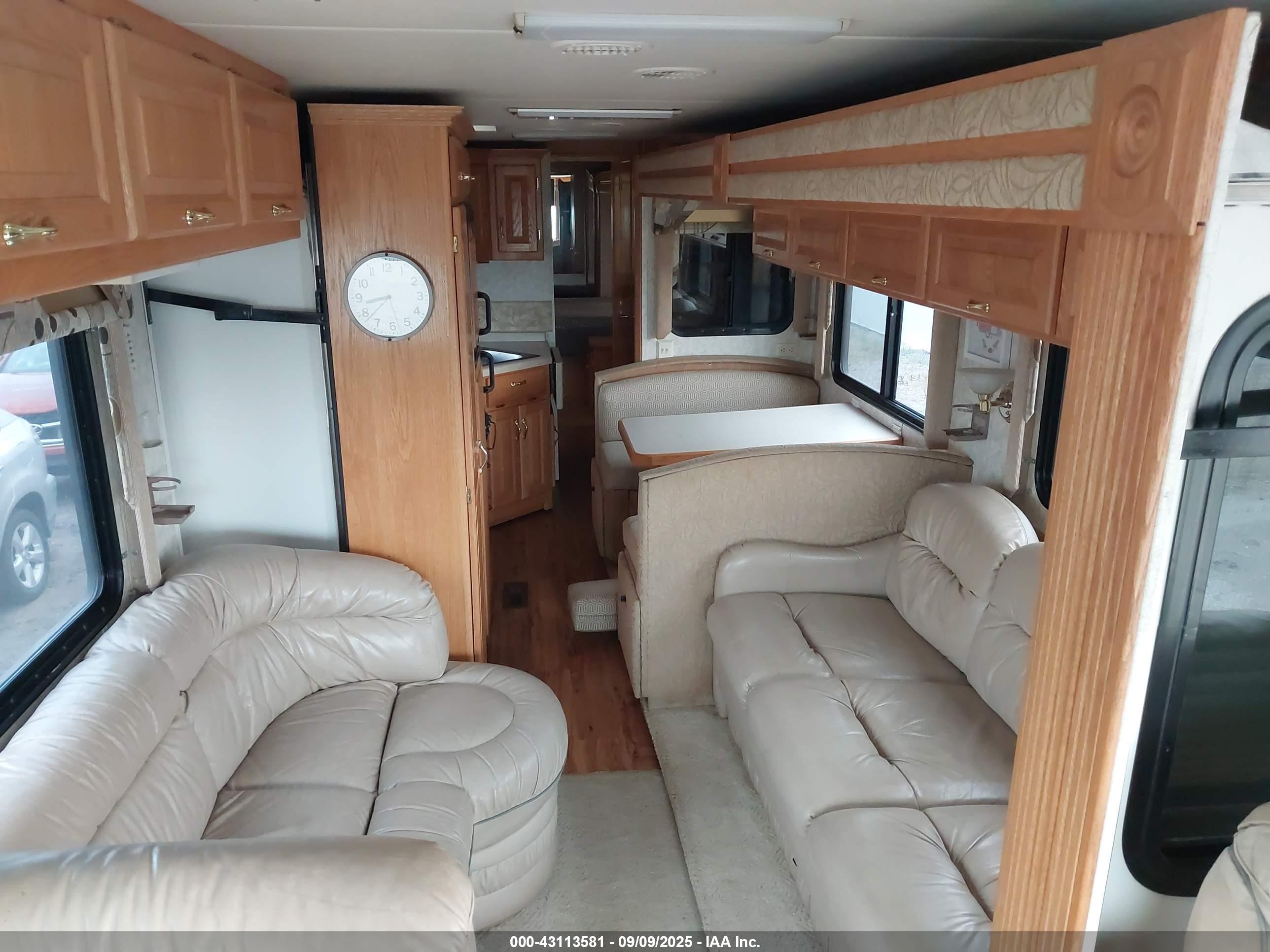FREIGHTLINER CHASSIS image 8