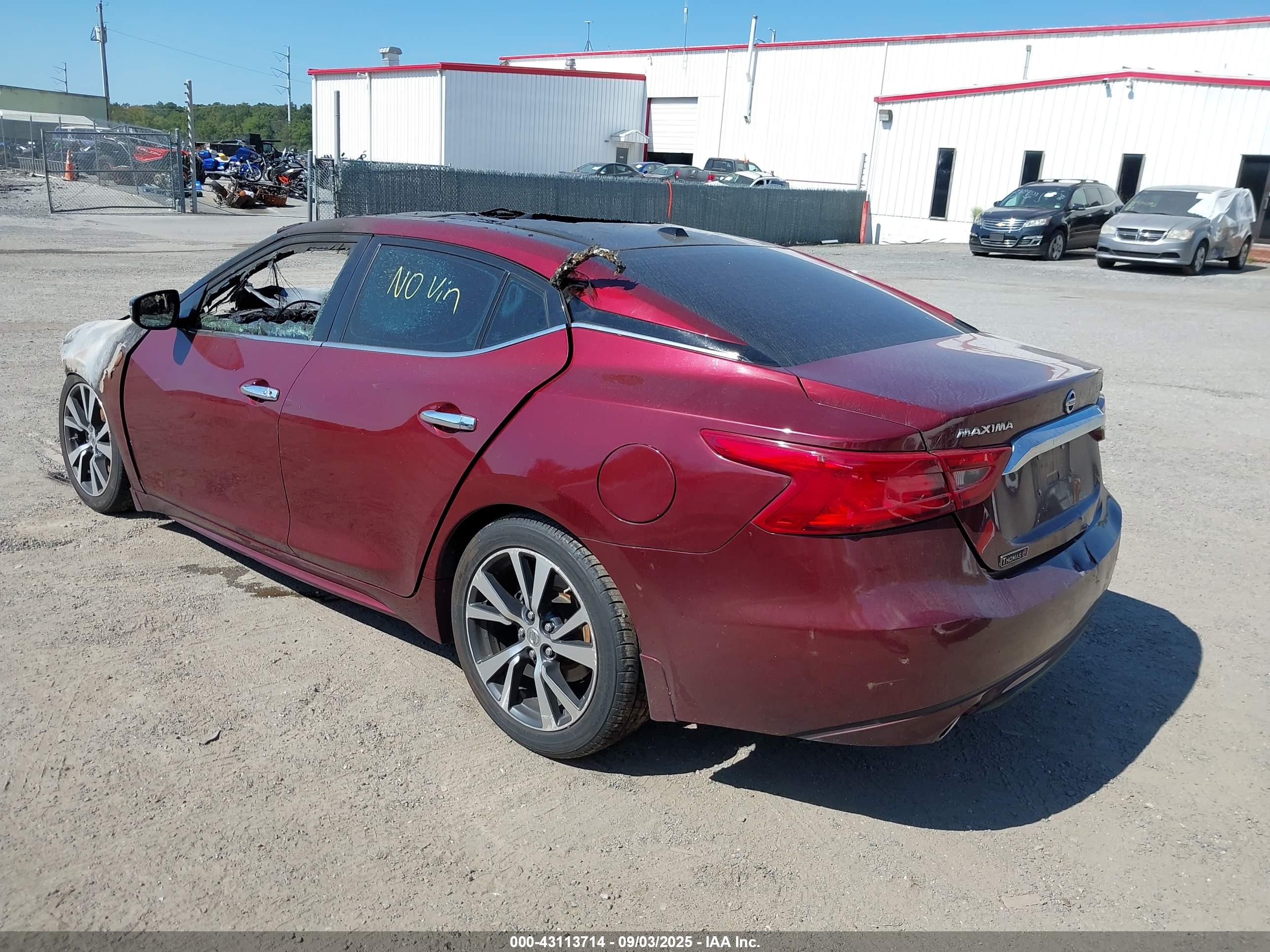 NISSAN MAXIMA image 3