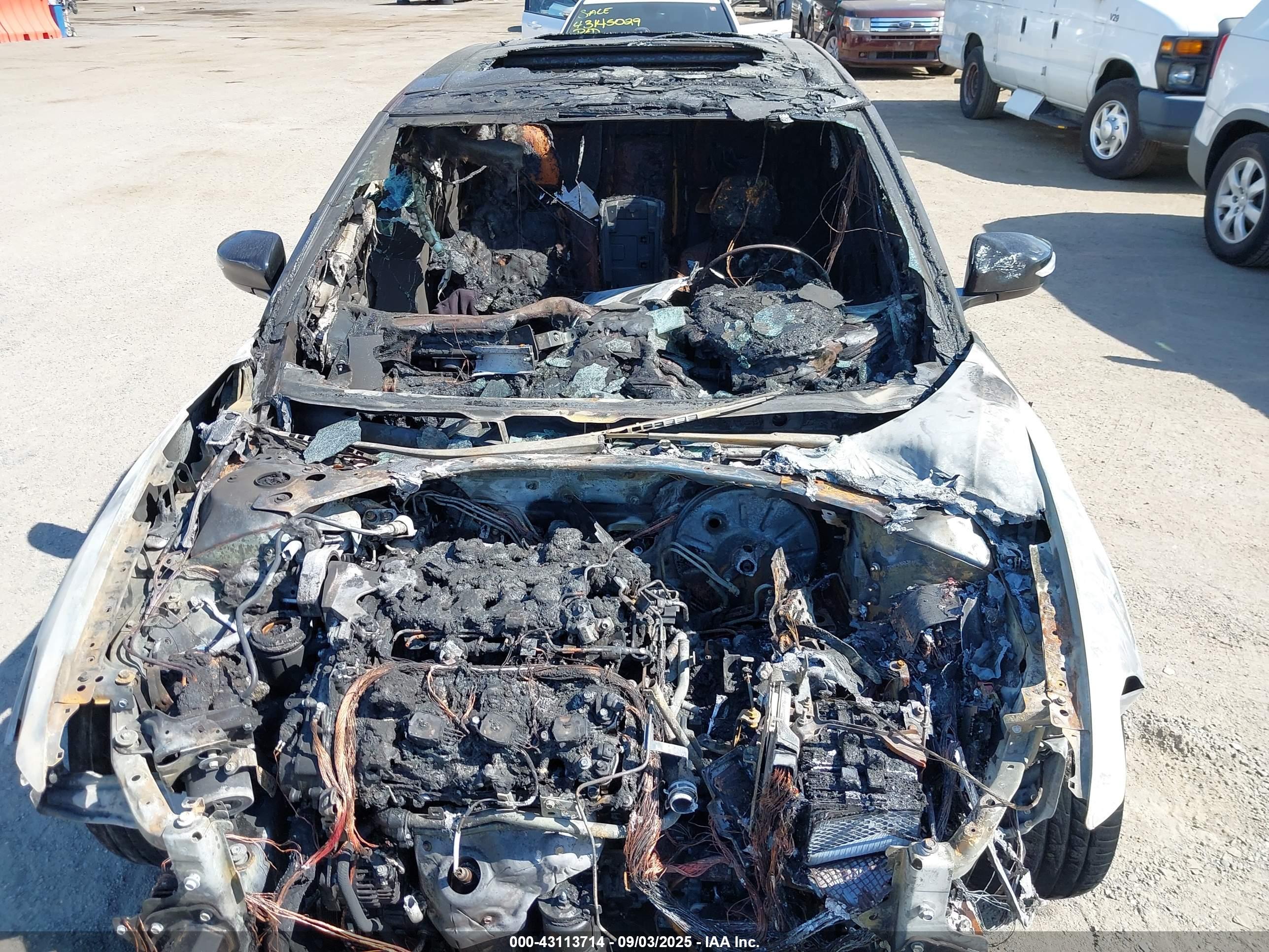 NISSAN MAXIMA image 6