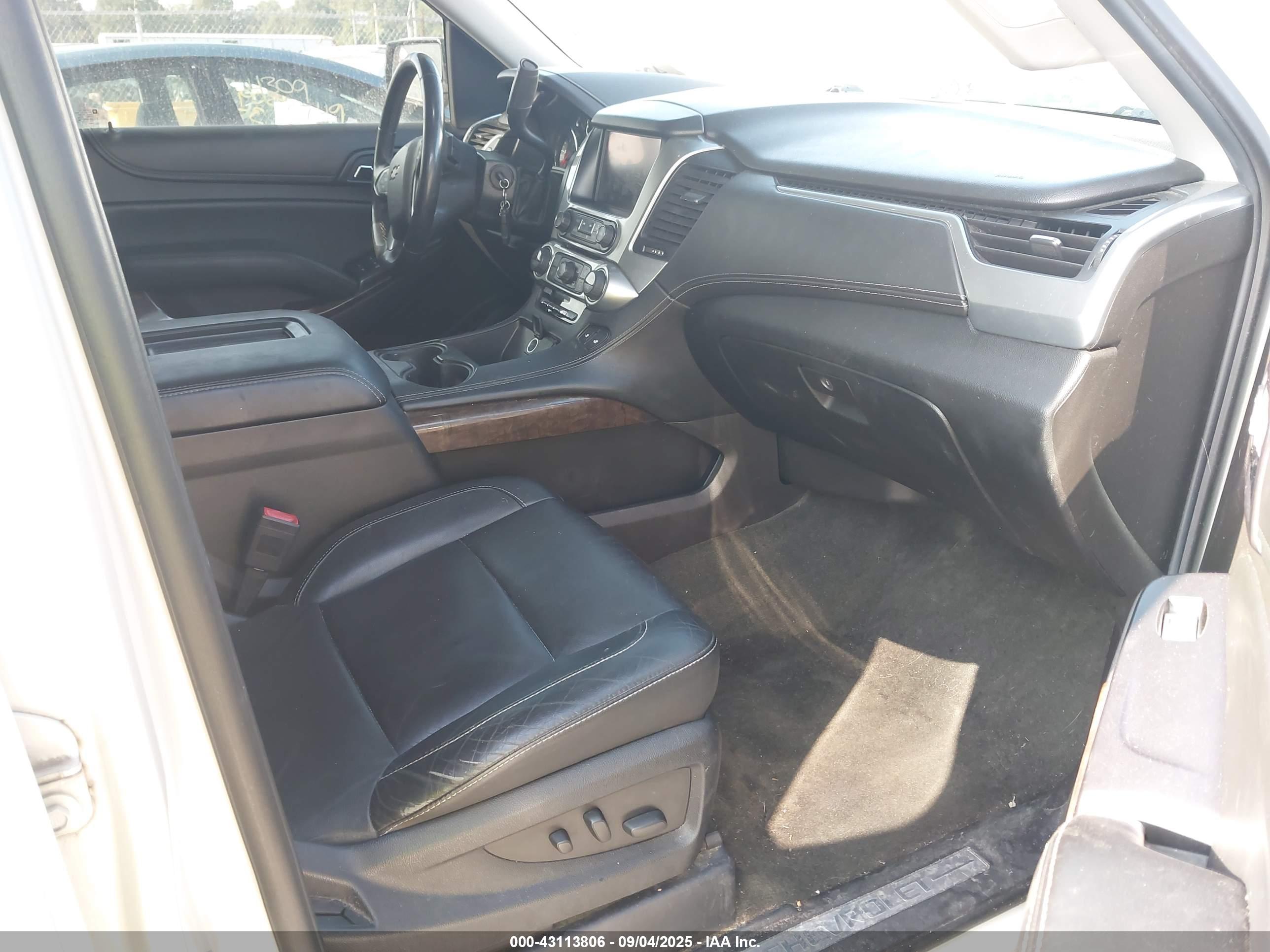 CHEVROLET SUBURBAN image 5