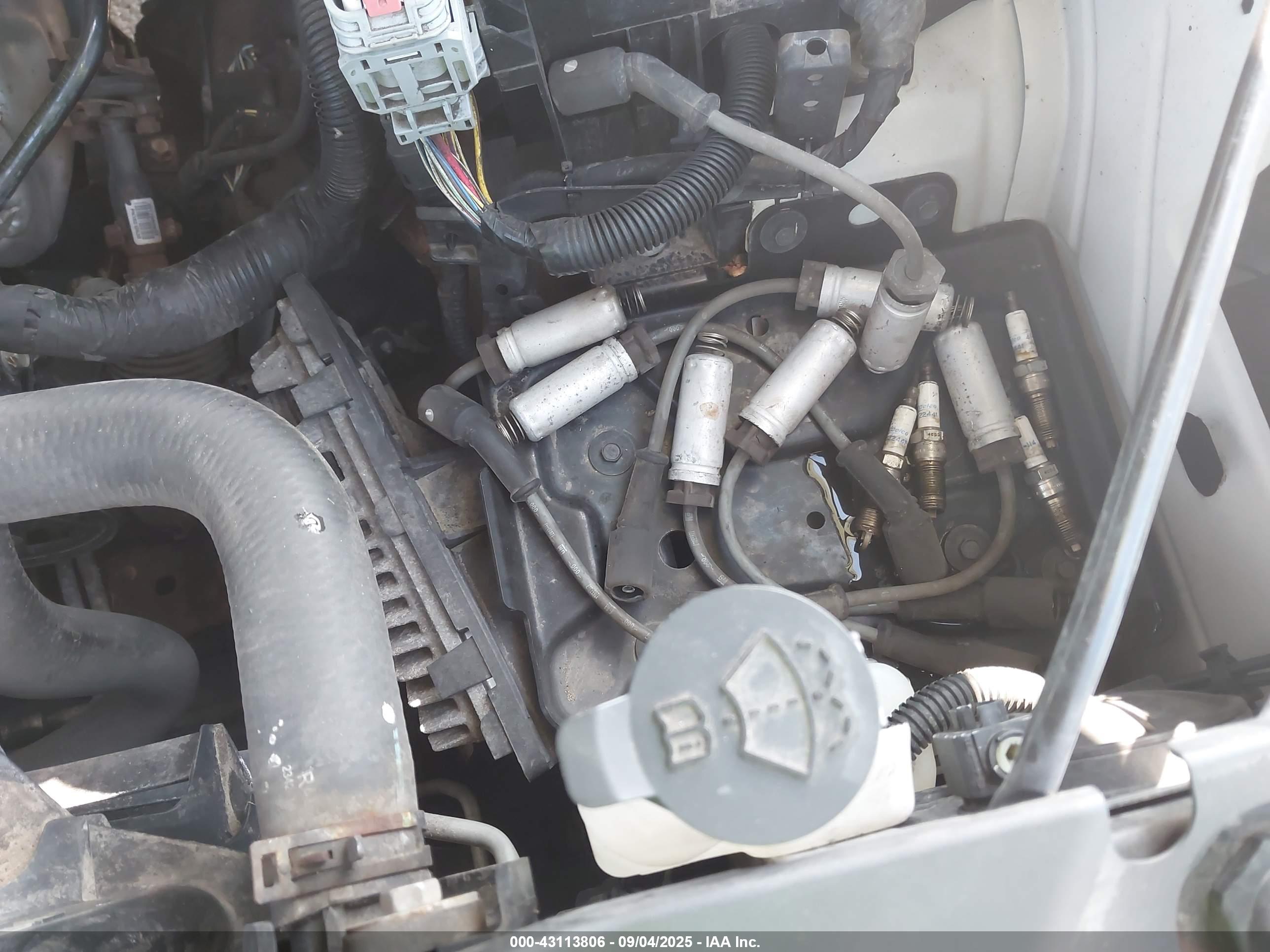 CHEVROLET SUBURBAN image 6
