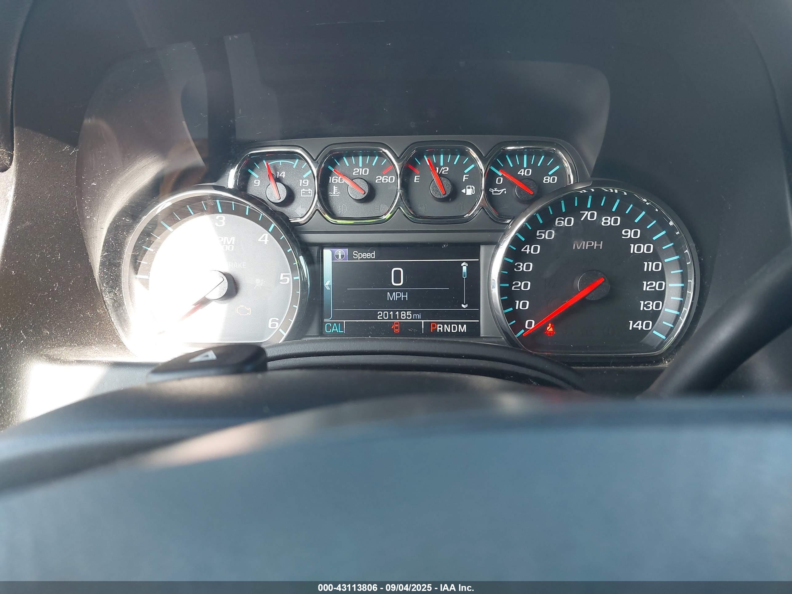 CHEVROLET SUBURBAN image 7