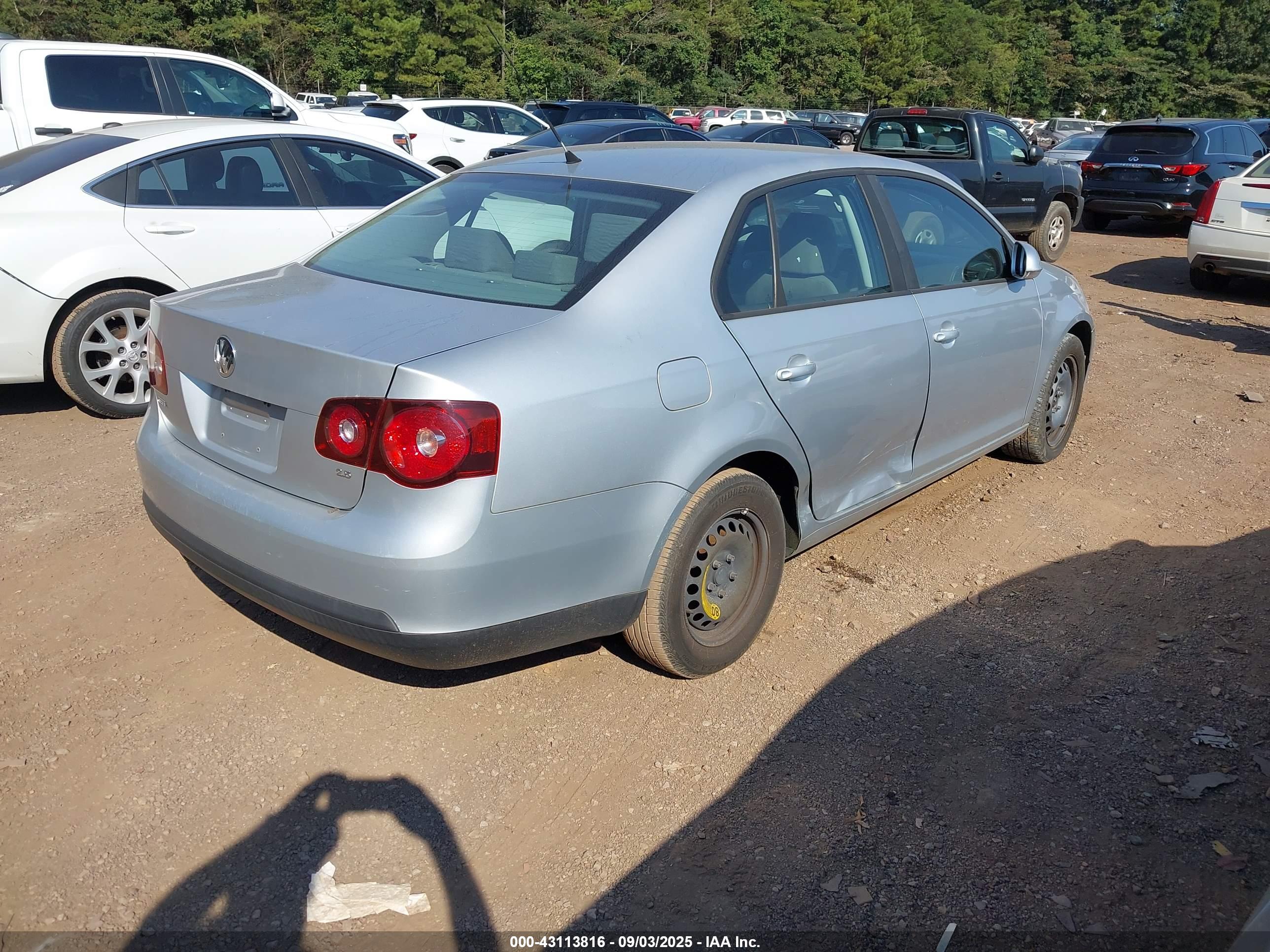 VOLKSWAGEN JETTA image 4