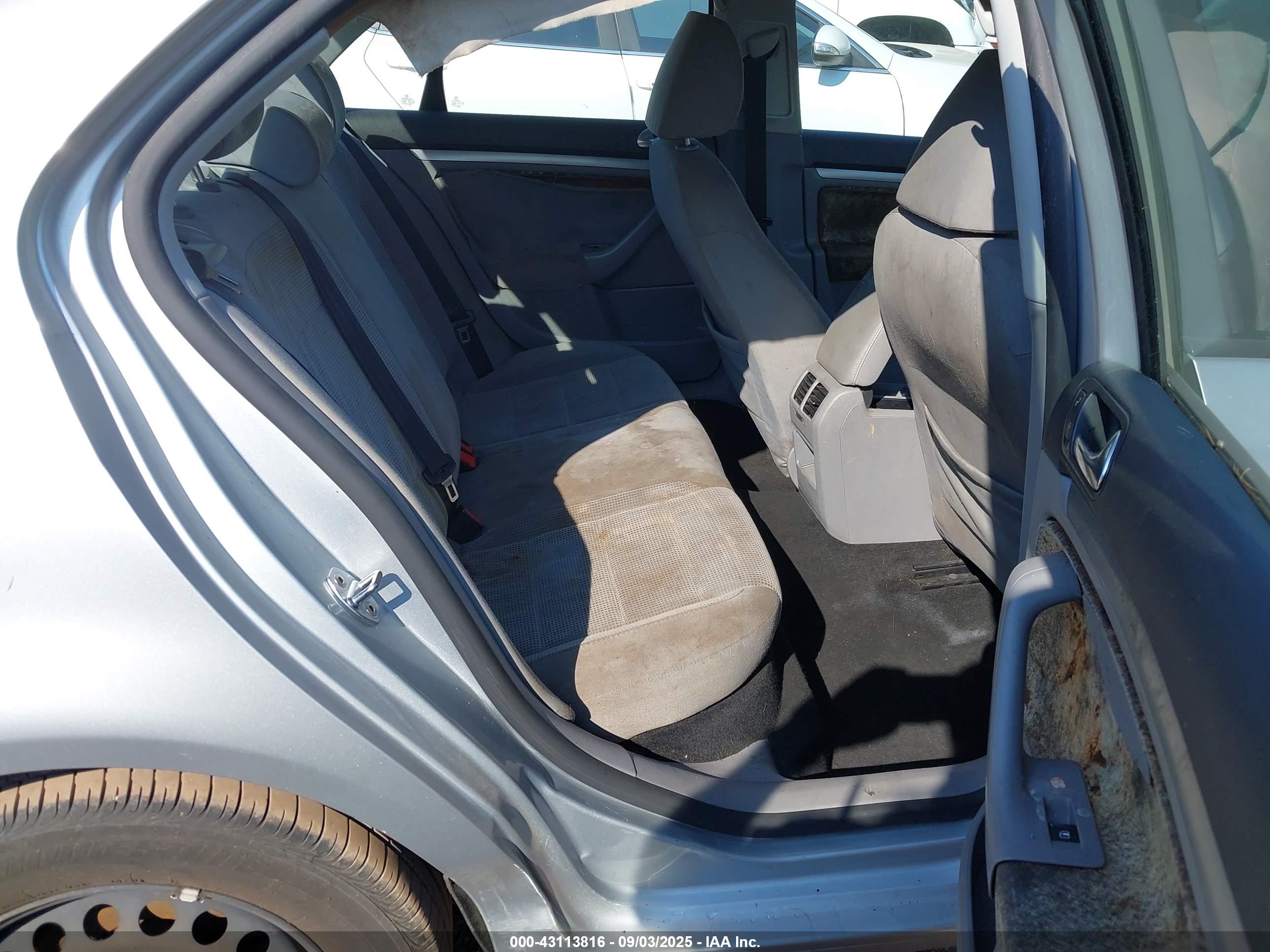 VOLKSWAGEN JETTA image 8