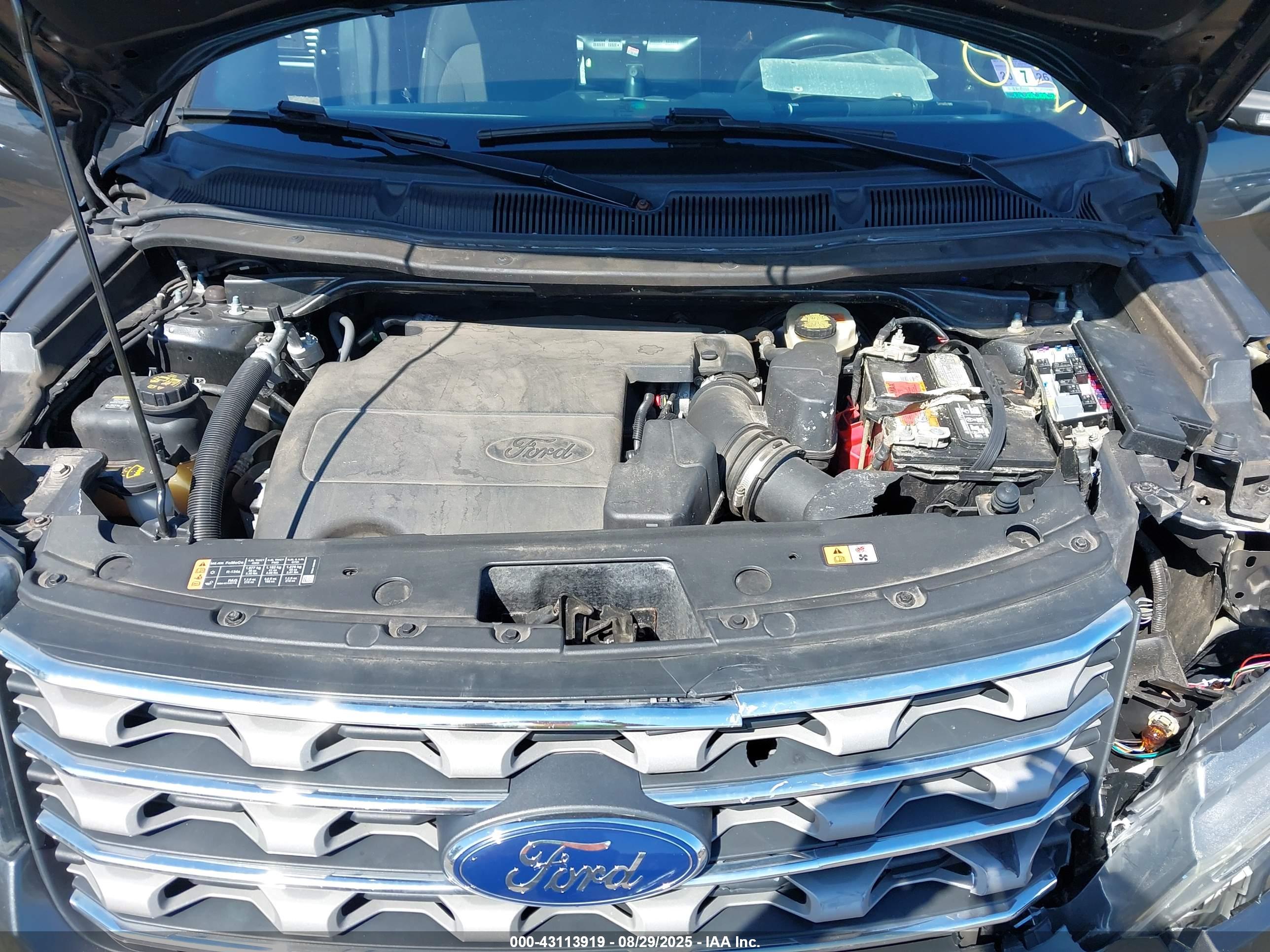 FORD EXPLORER image 10