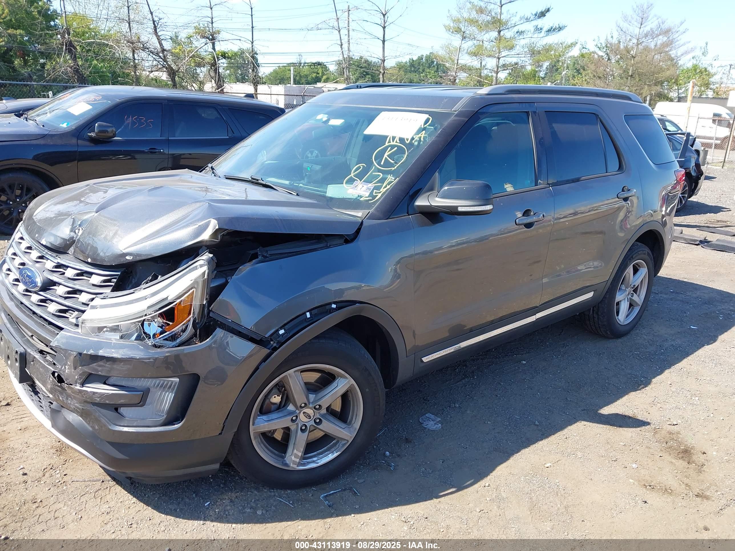 FORD EXPLORER image 2