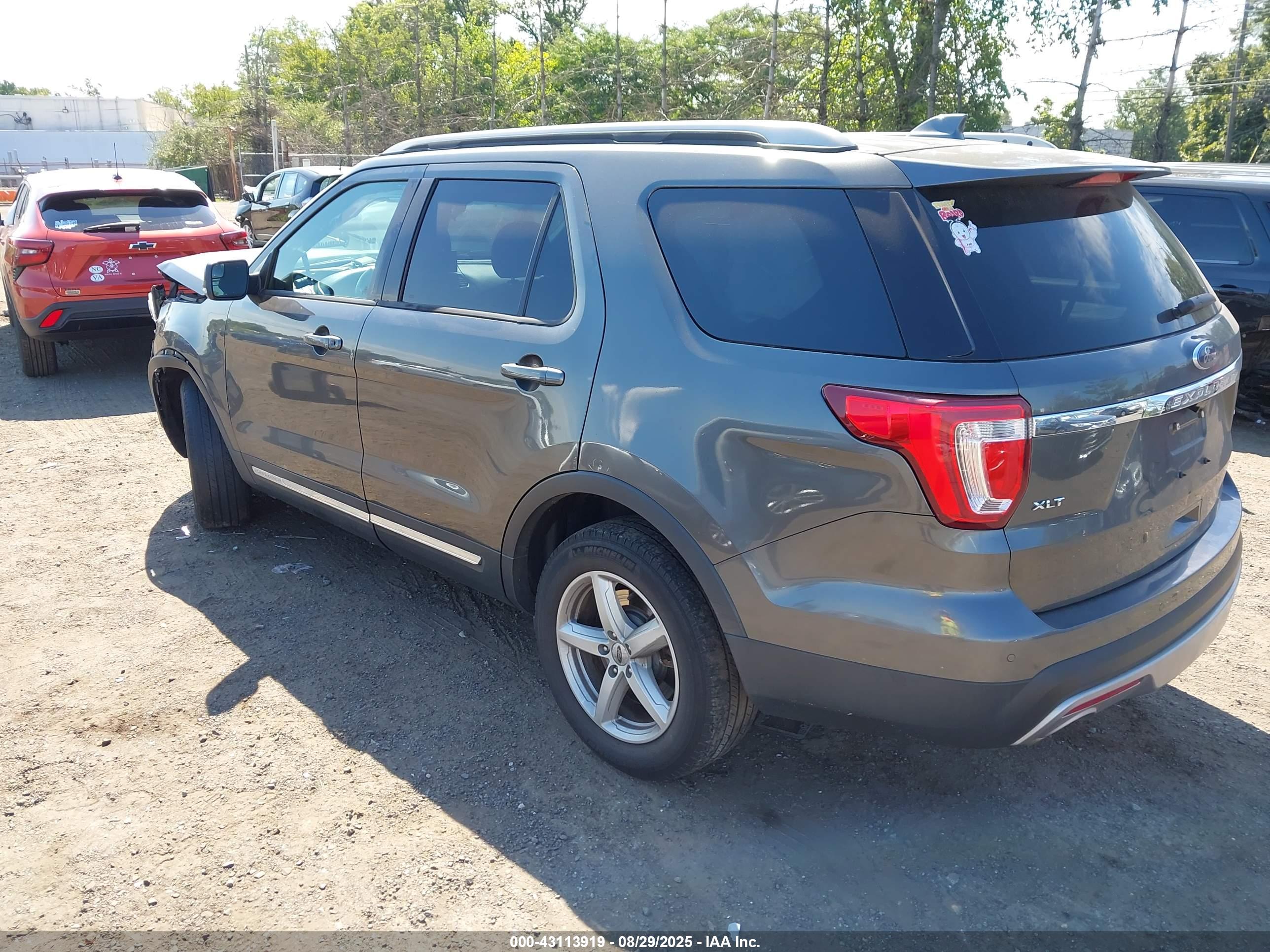 FORD EXPLORER image 3
