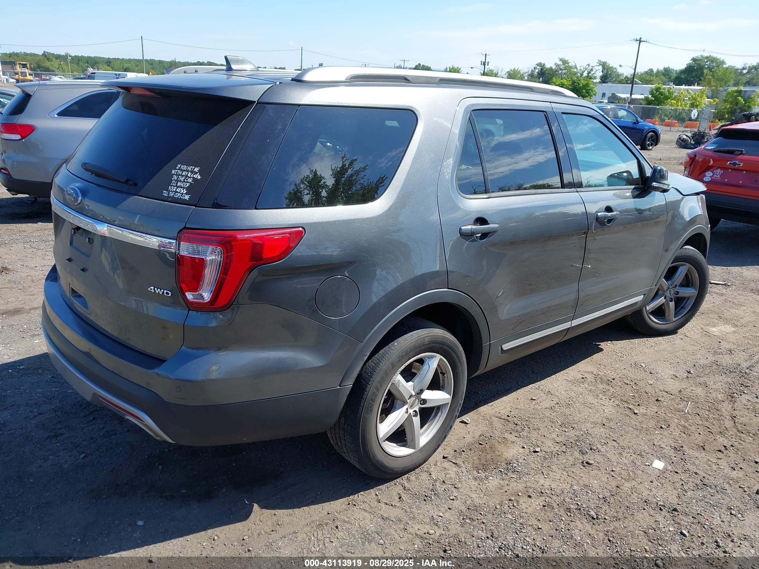 FORD EXPLORER image 4