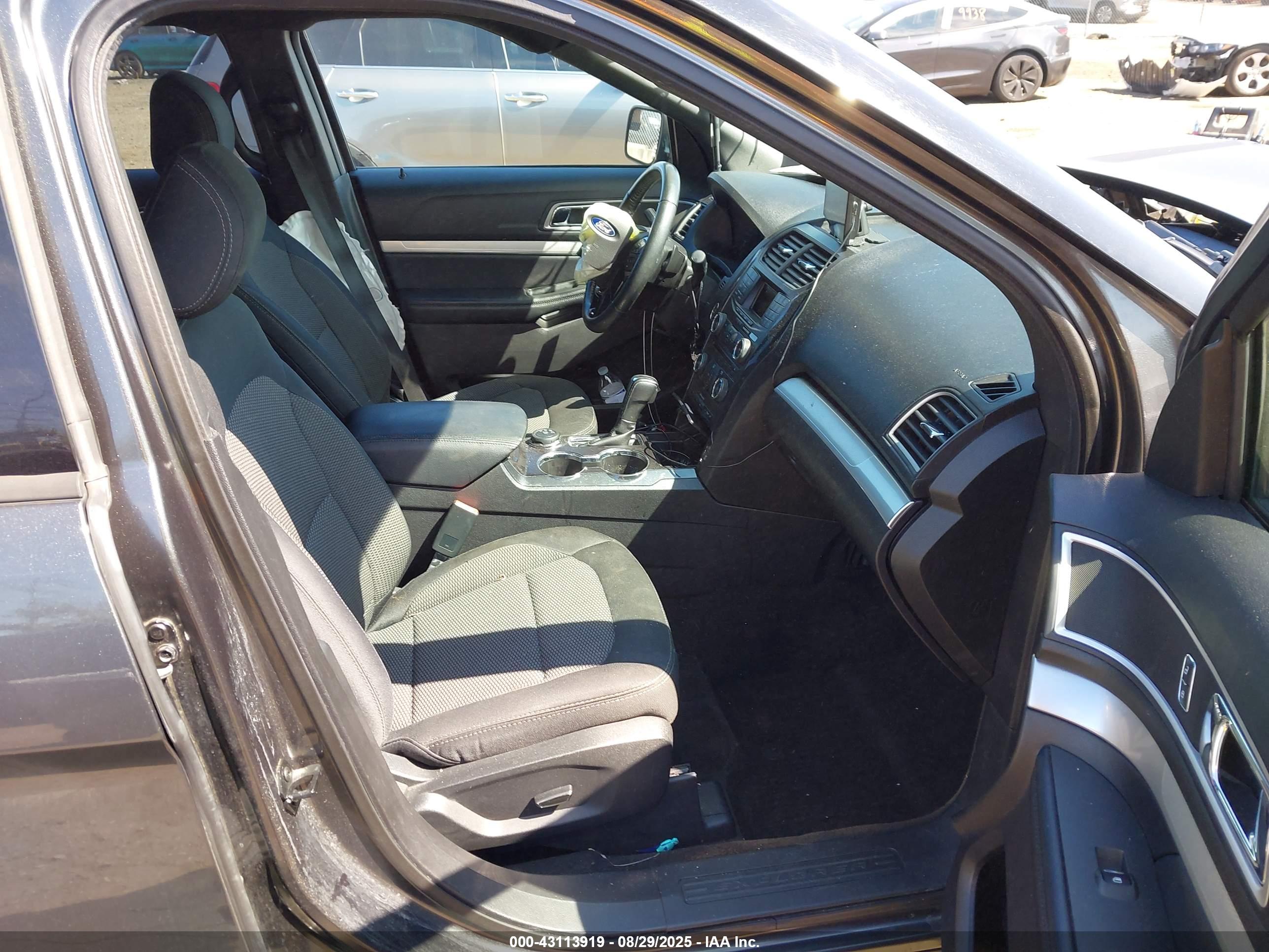 FORD EXPLORER image 5
