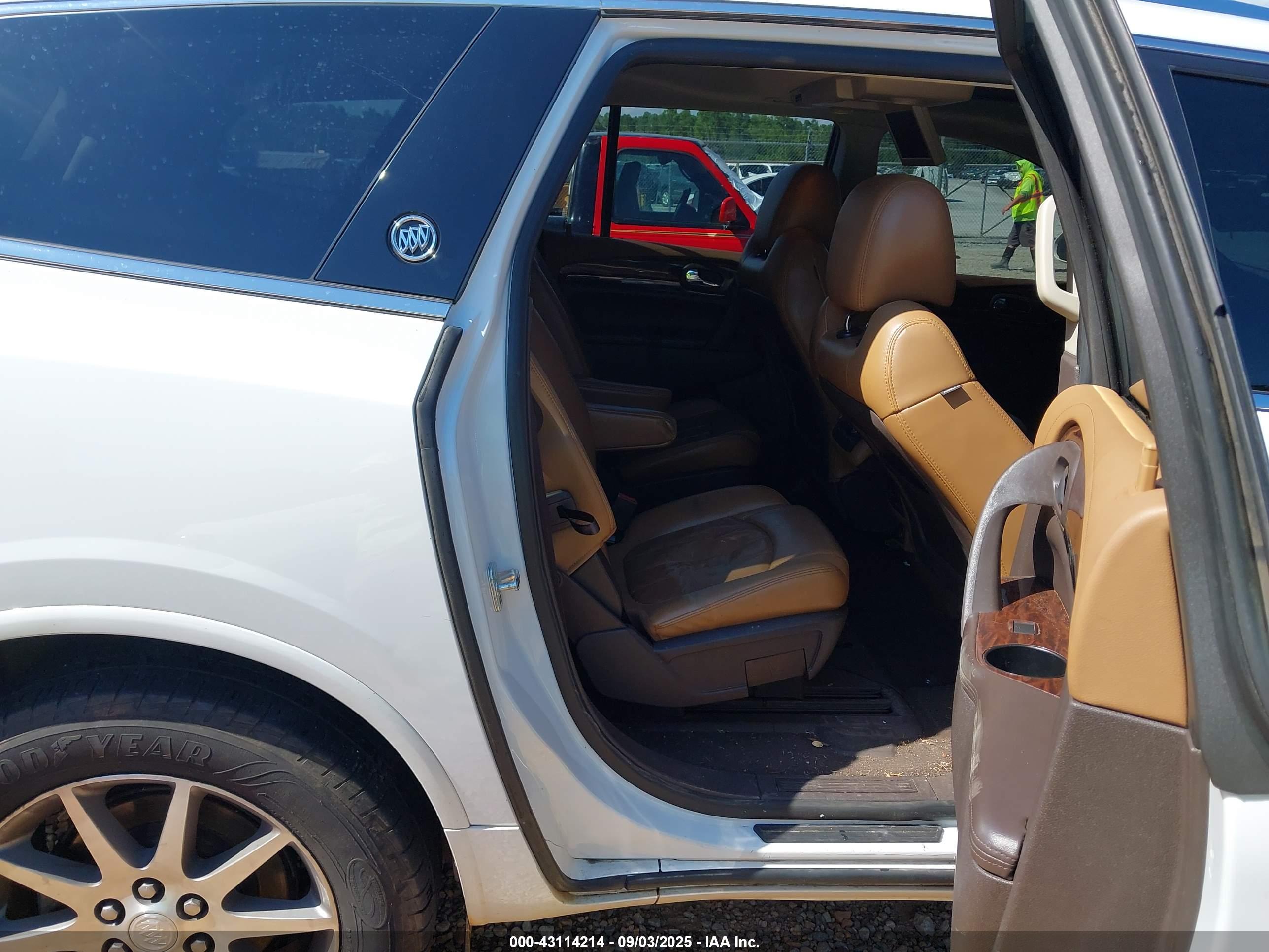 BUICK ENCLAVE image 8