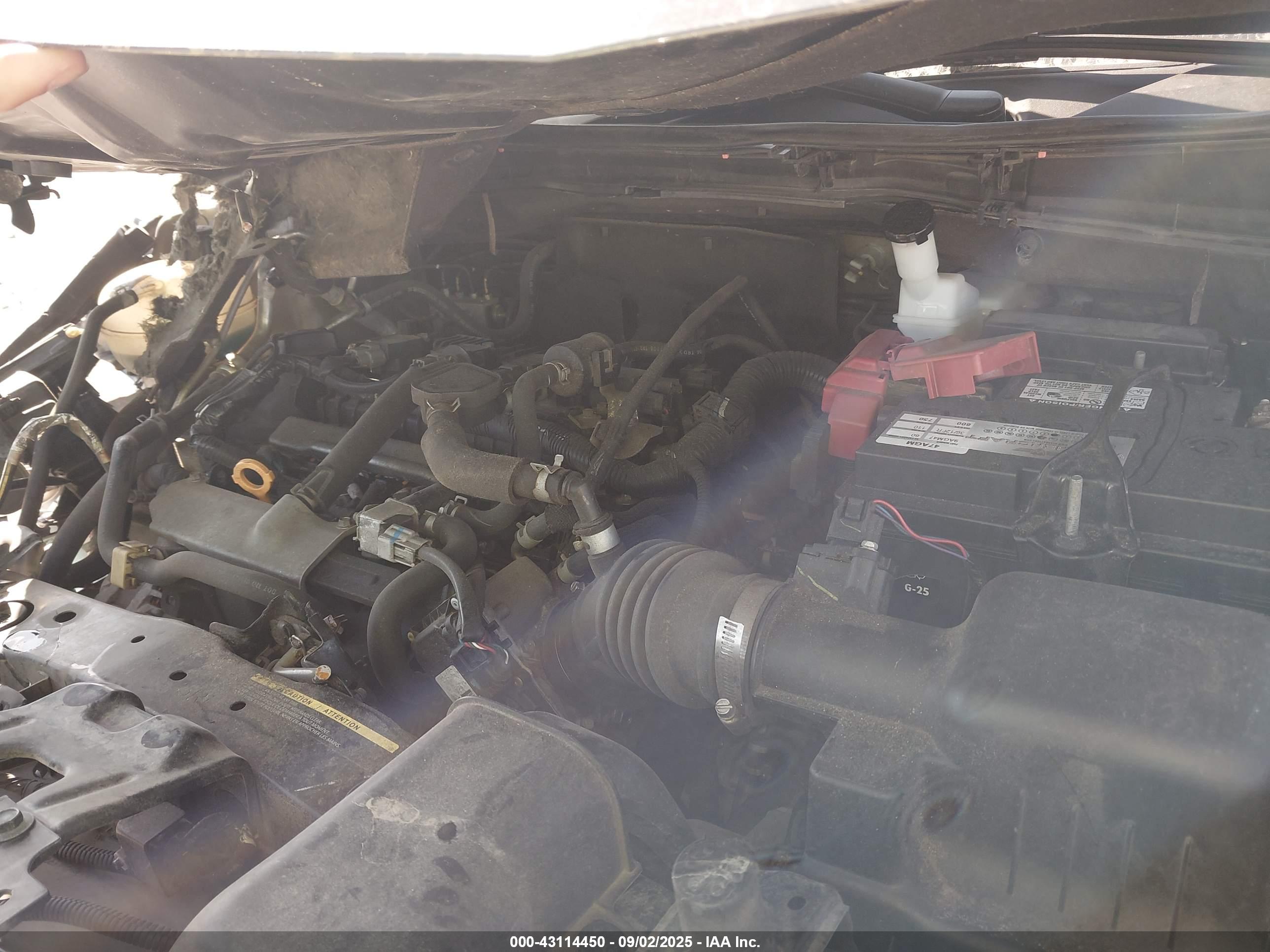 NISSAN VERSA image 10