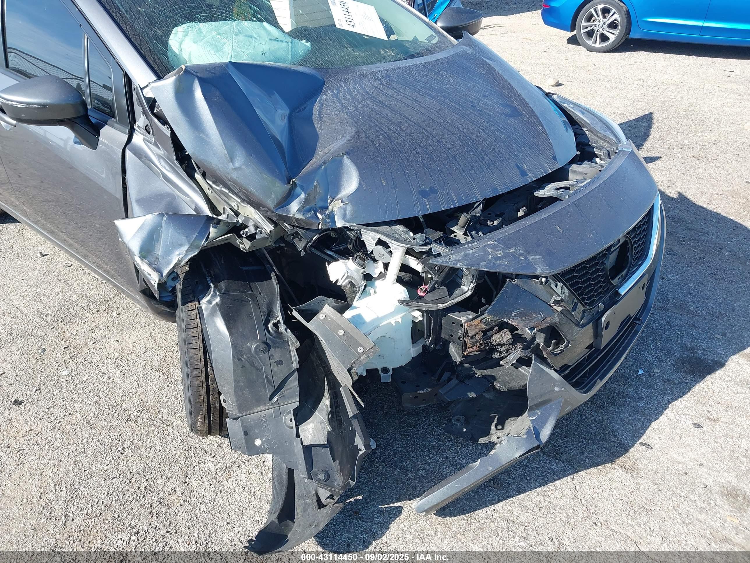 NISSAN VERSA image 6